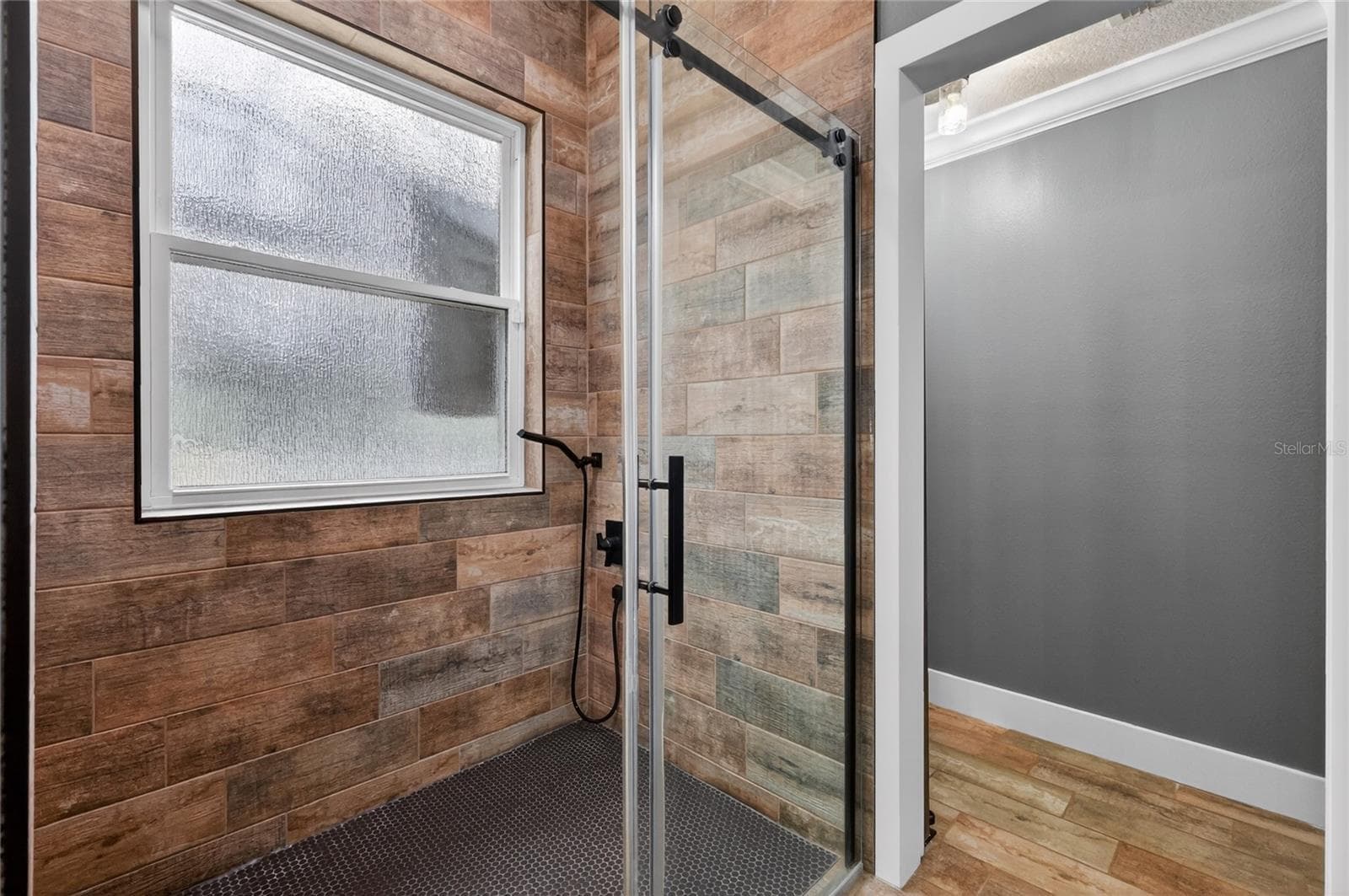 Incredible walk-in shower with niche, penny floor tile ~ - 5006 RISHLEY RUN WAY, MOUNT DORA
