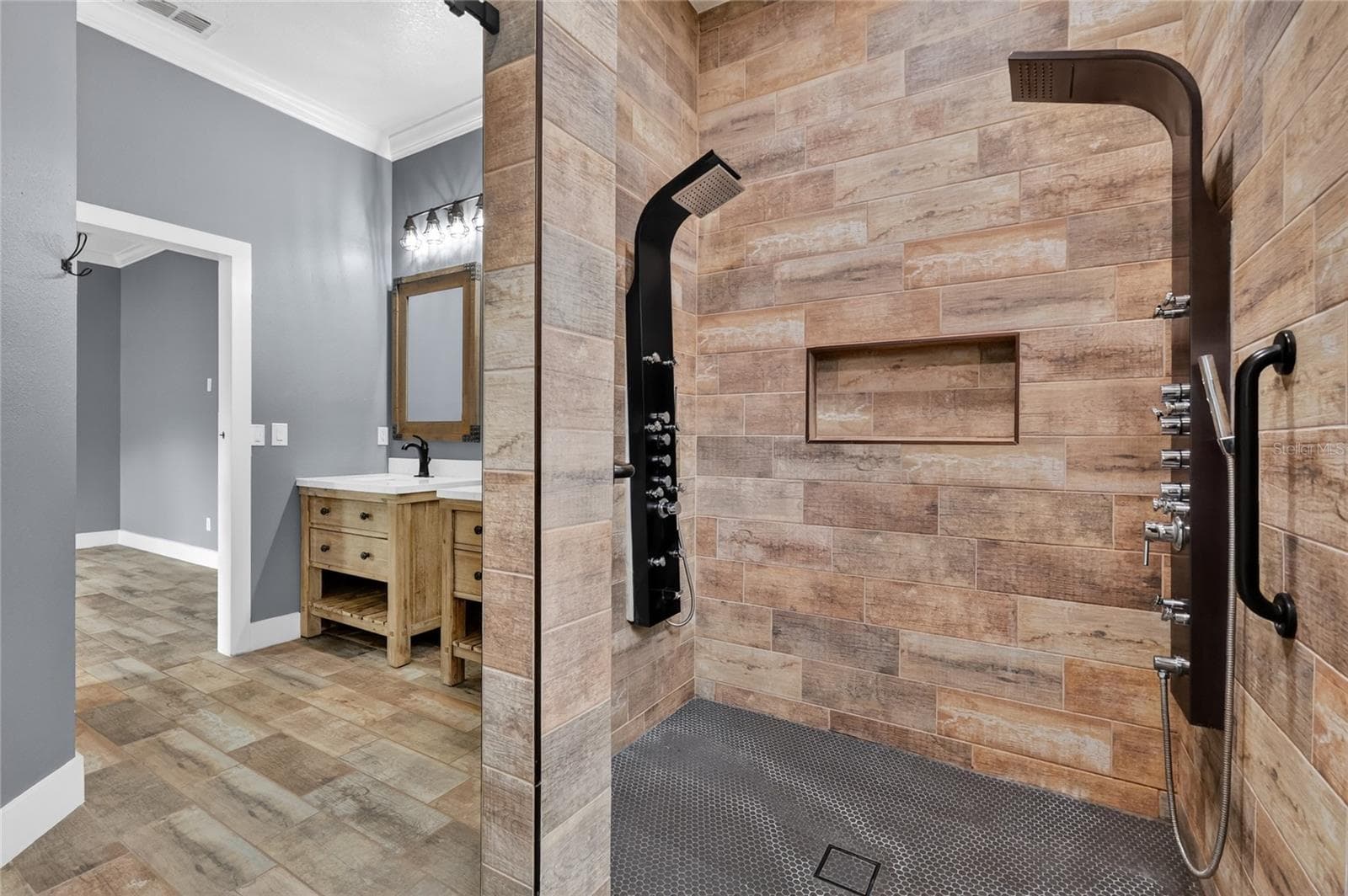 An amazing way to relax with therapeutic shower sprays ~ - 5006 RISHLEY RUN WAY, MOUNT DORA