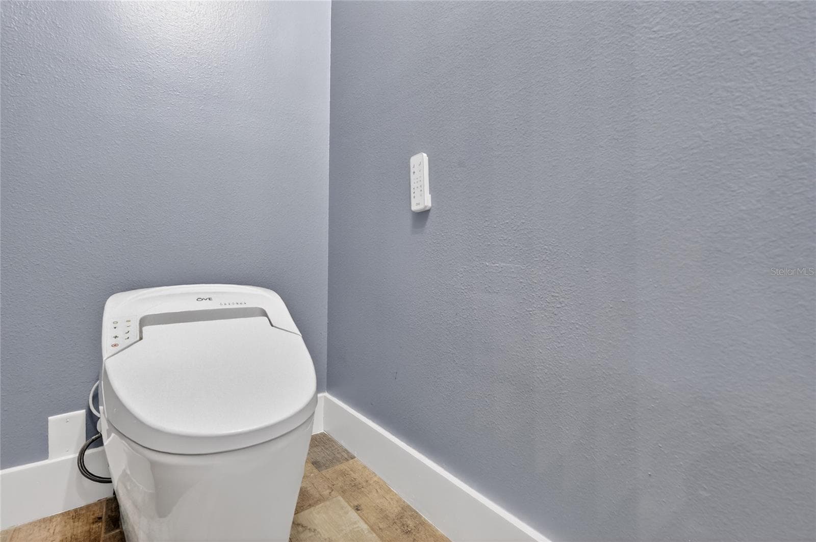 Upgraded automatic elongated toilet/bidet ~ - 5006 RISHLEY RUN WAY, MOUNT DORA