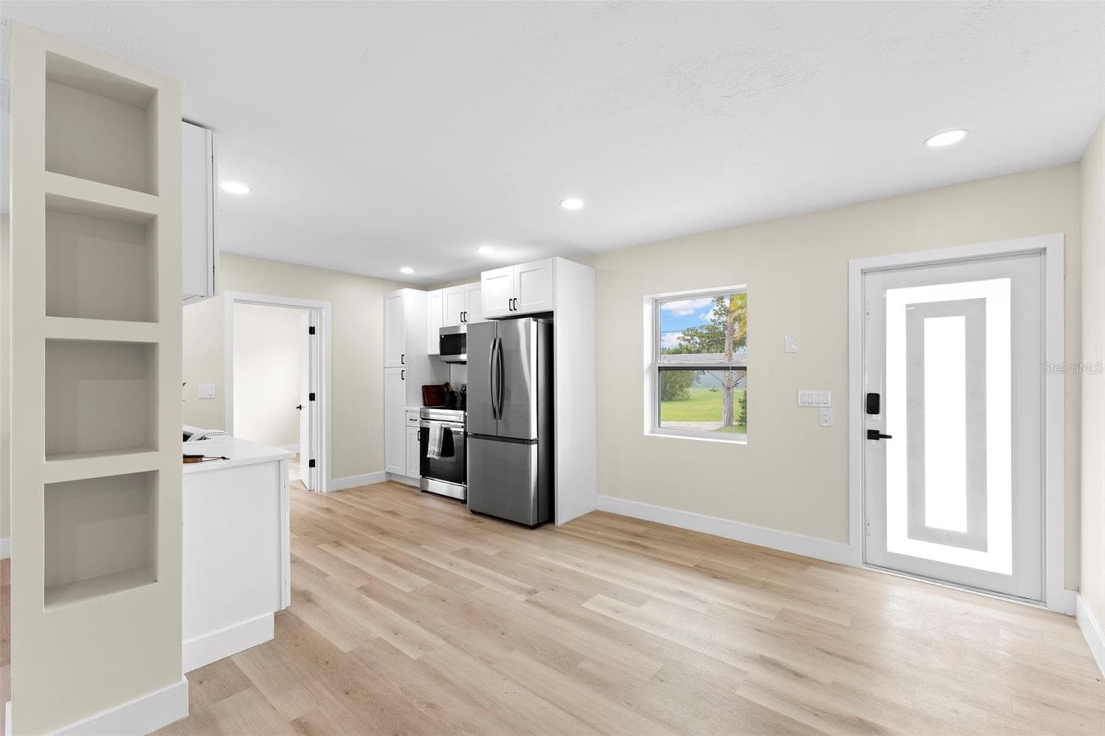 Dining area right off kitchen - 4430 CARSON ST NE, ST PETERSBURG