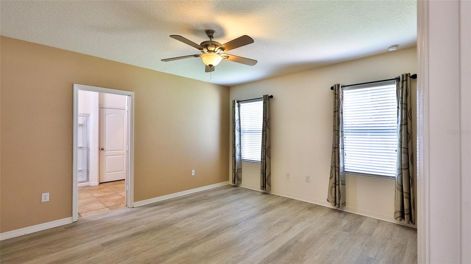 Single Family Residence at 346 ADMIRALTY CT, EDGEWATER, photo 5 of 35