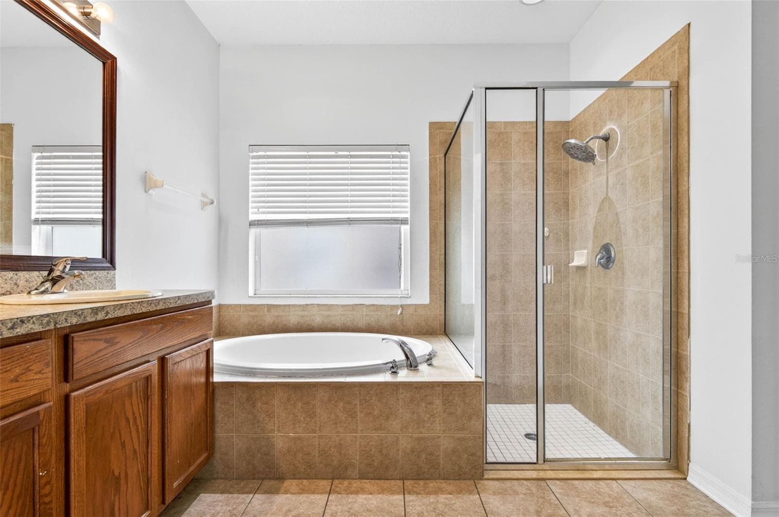 Primary Bathroom - 612 MARION HILL LN, RUSKIN