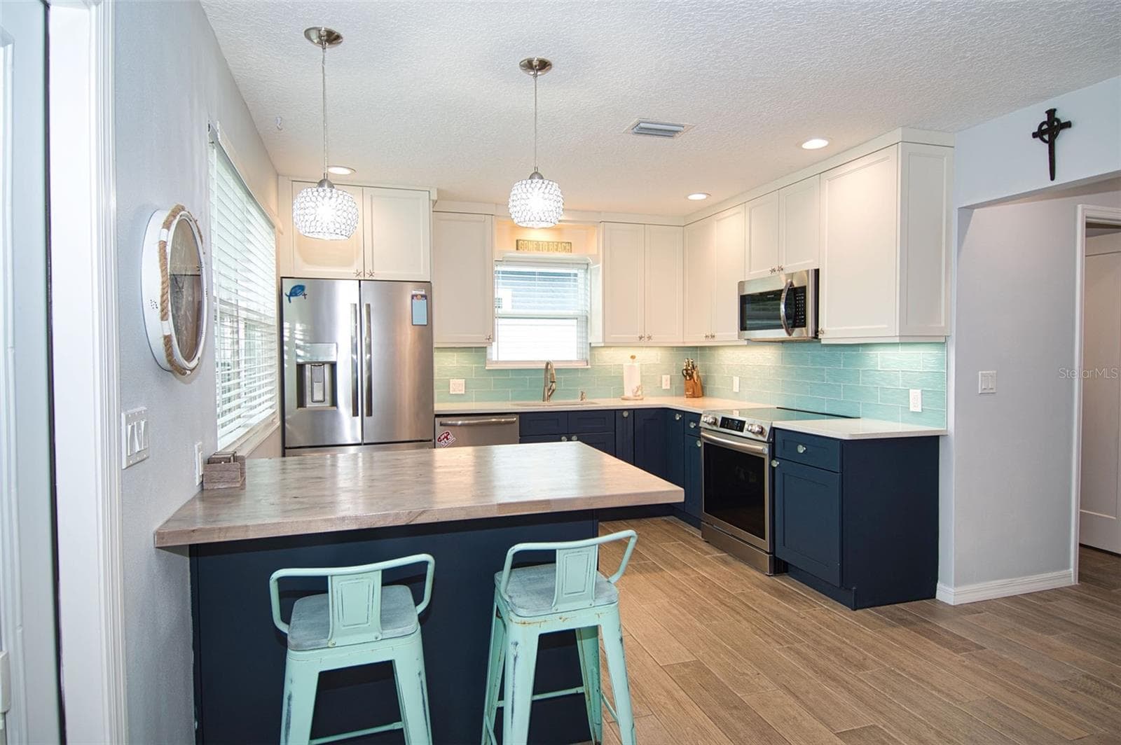 Casual Island also serves as additional storage space for all your kitchen tools. - 6420 BOATYARD DR, HUDSON