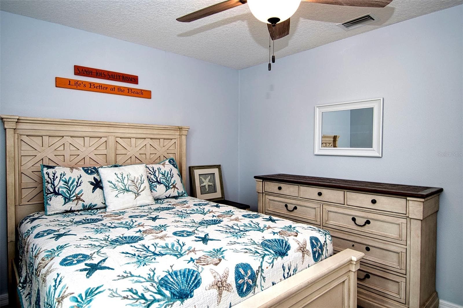 Beautiful coastal vibe guest bedroom - 6420 BOATYARD DR, HUDSON