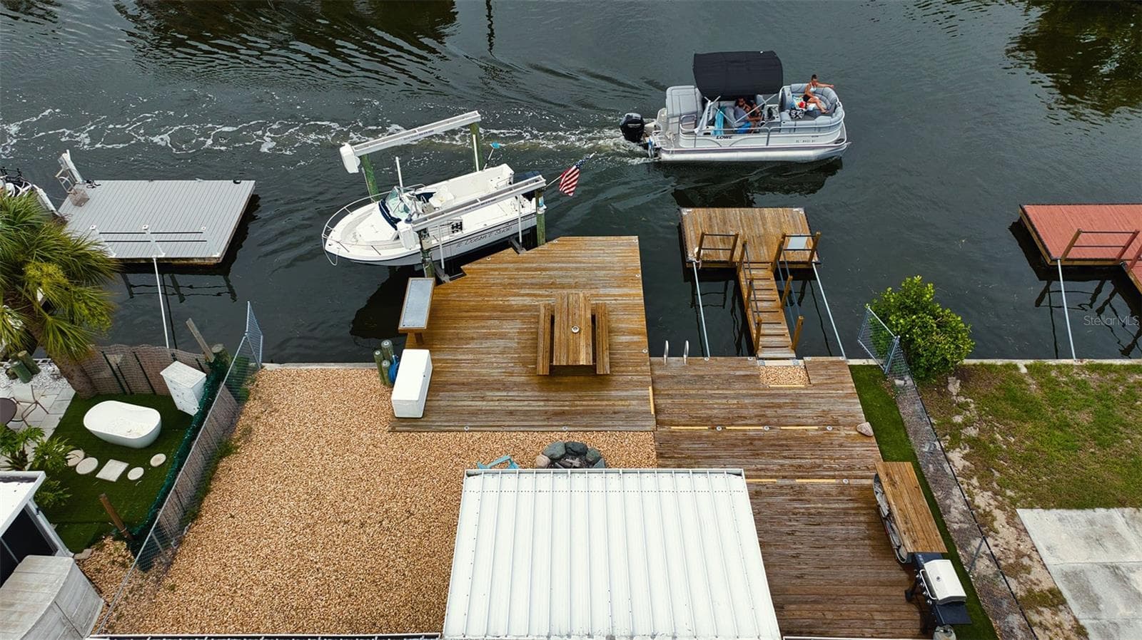 Enjoy cruising out to Gulf Waters with your neighbors on a lazy weekend. - 6420 BOATYARD DR, HUDSON