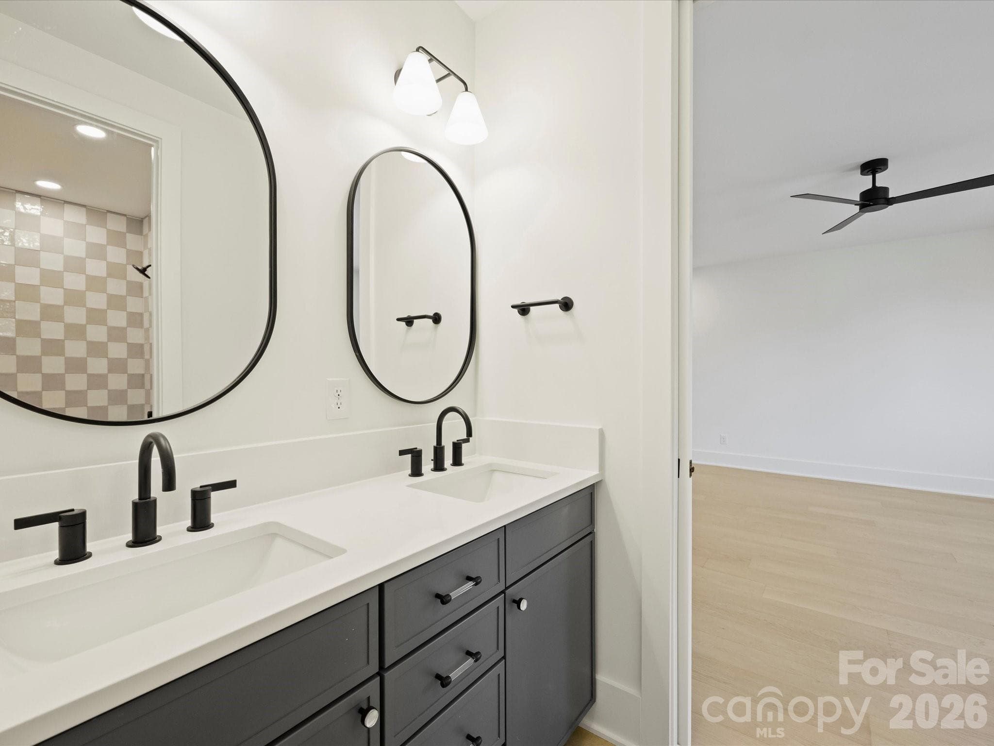 Shared bath for bedrooms 2 and 3 - 923 Laurel Creek Lane, Charlotte