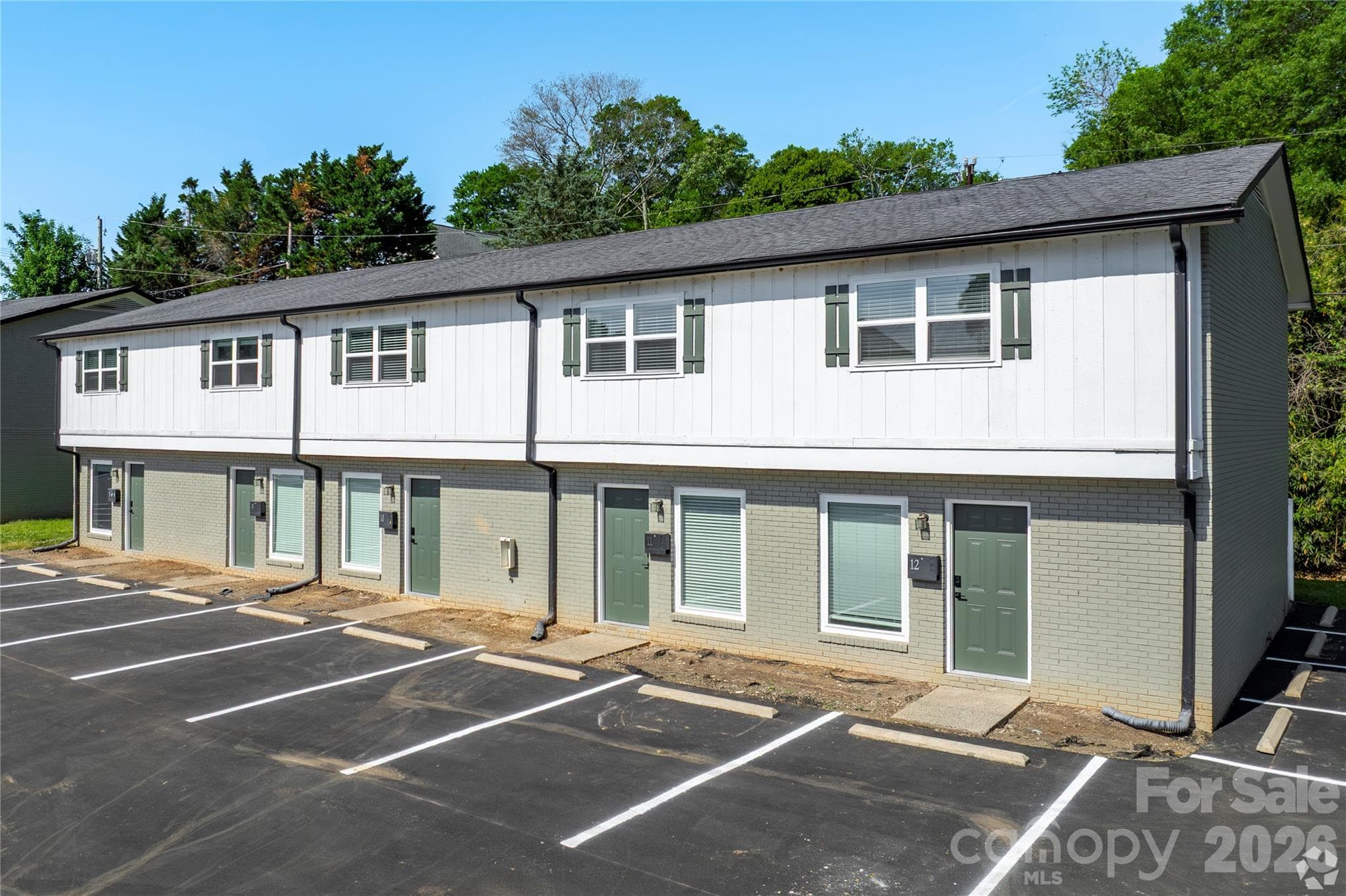 Apartment at Mount Holly, photo 3 of 16