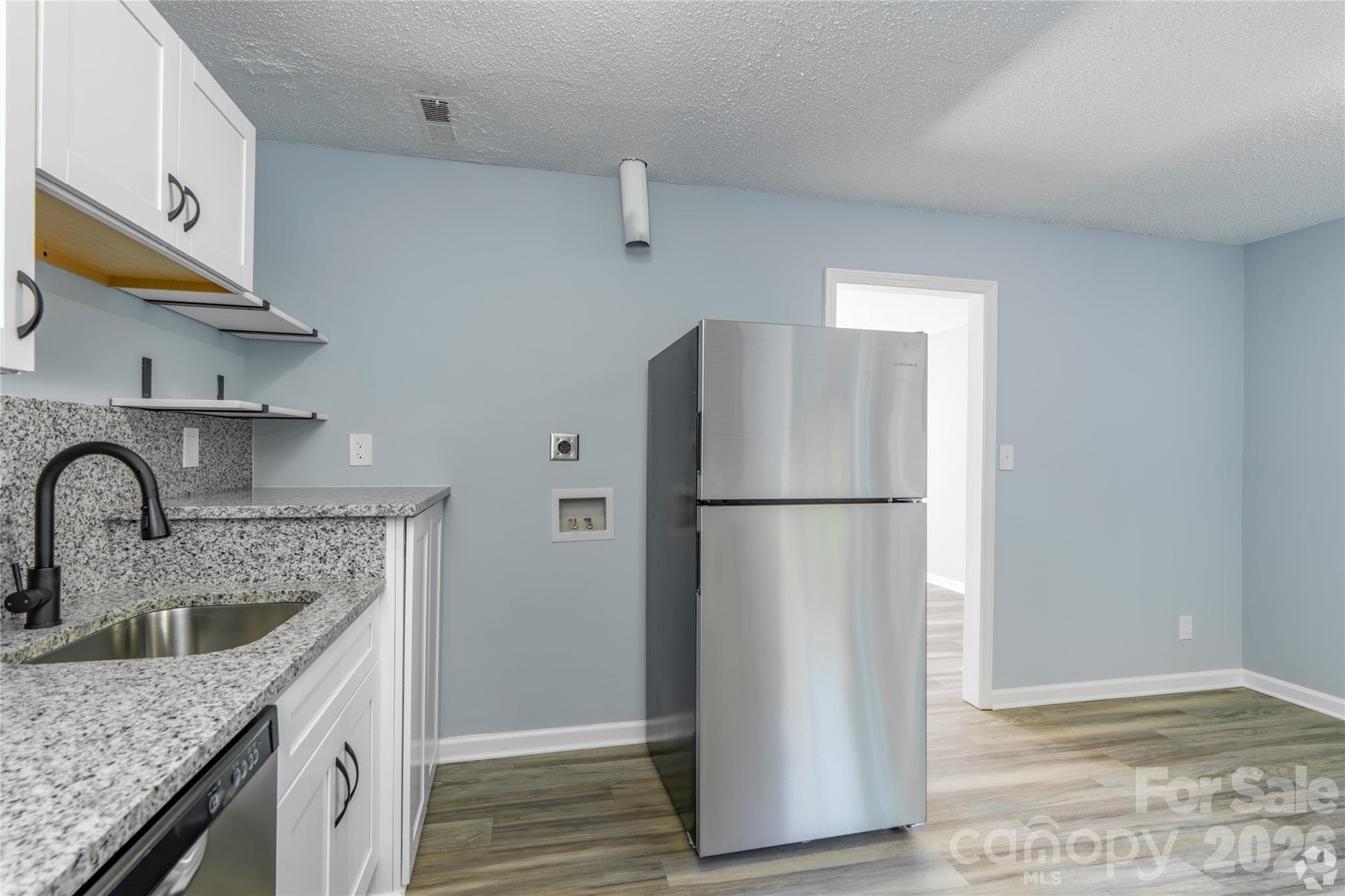 Apartment at Mount Holly, photo 6 of 16