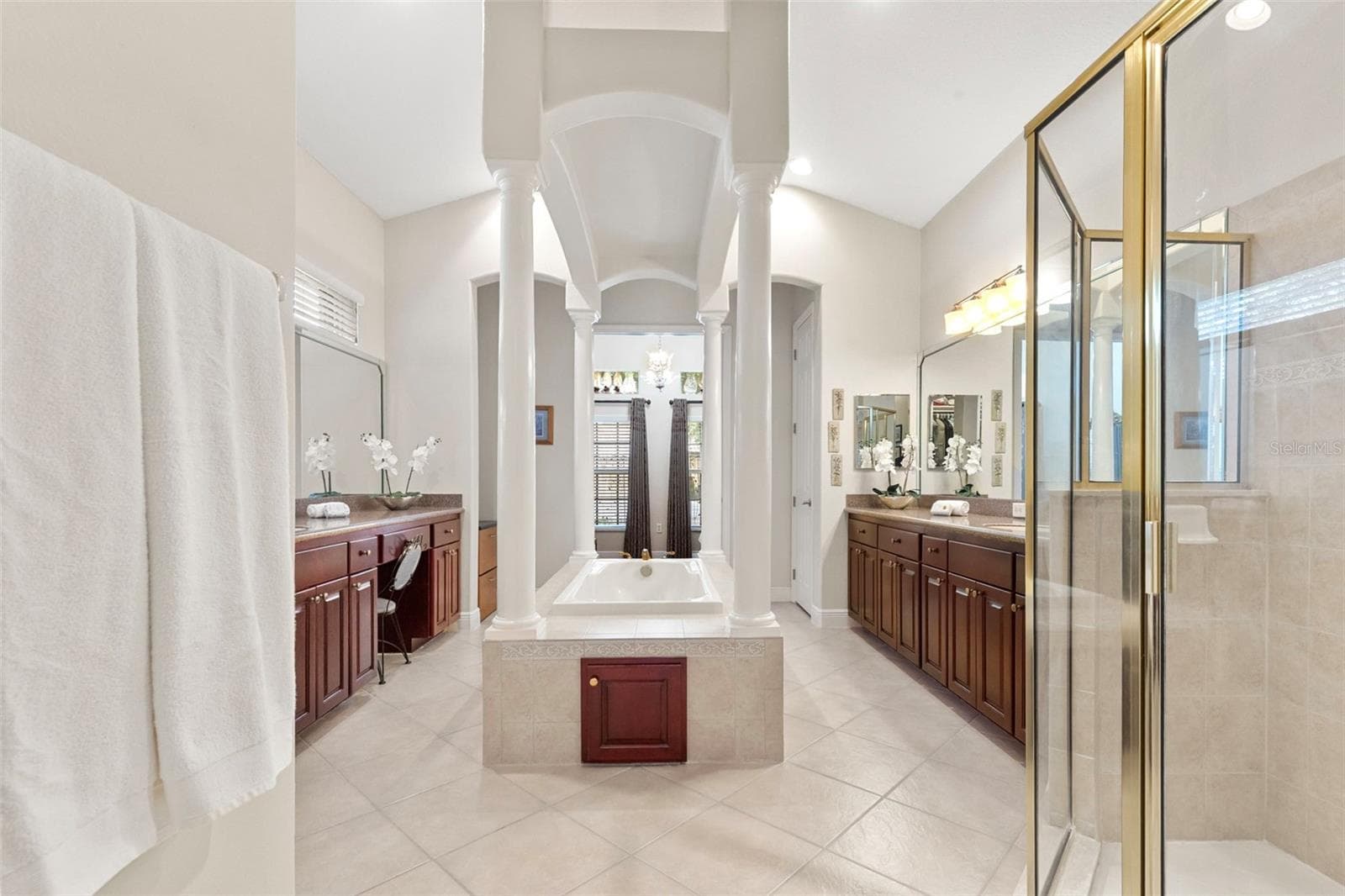 Primary En-Suite-Dual Vanities - 20203 CANE RIVER WAY, TAMPA