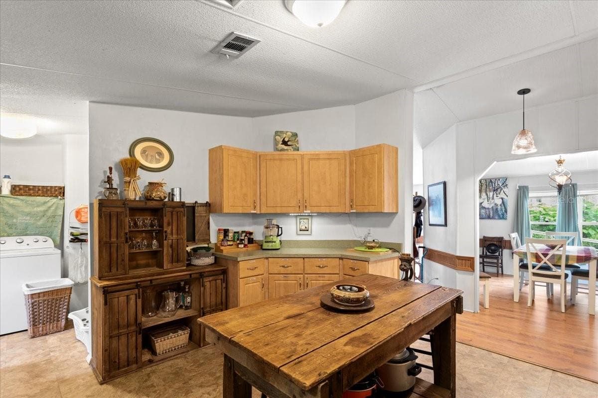 Manufactured Home at 7220 NE 24TH LOOP, HIGH SPRINGS, photo 9 of 38