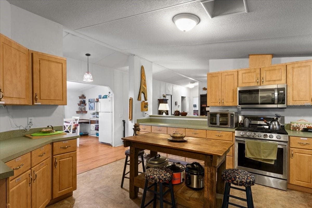 Manufactured Home at 7220 NE 24TH LOOP, HIGH SPRINGS, photo 10 of 38