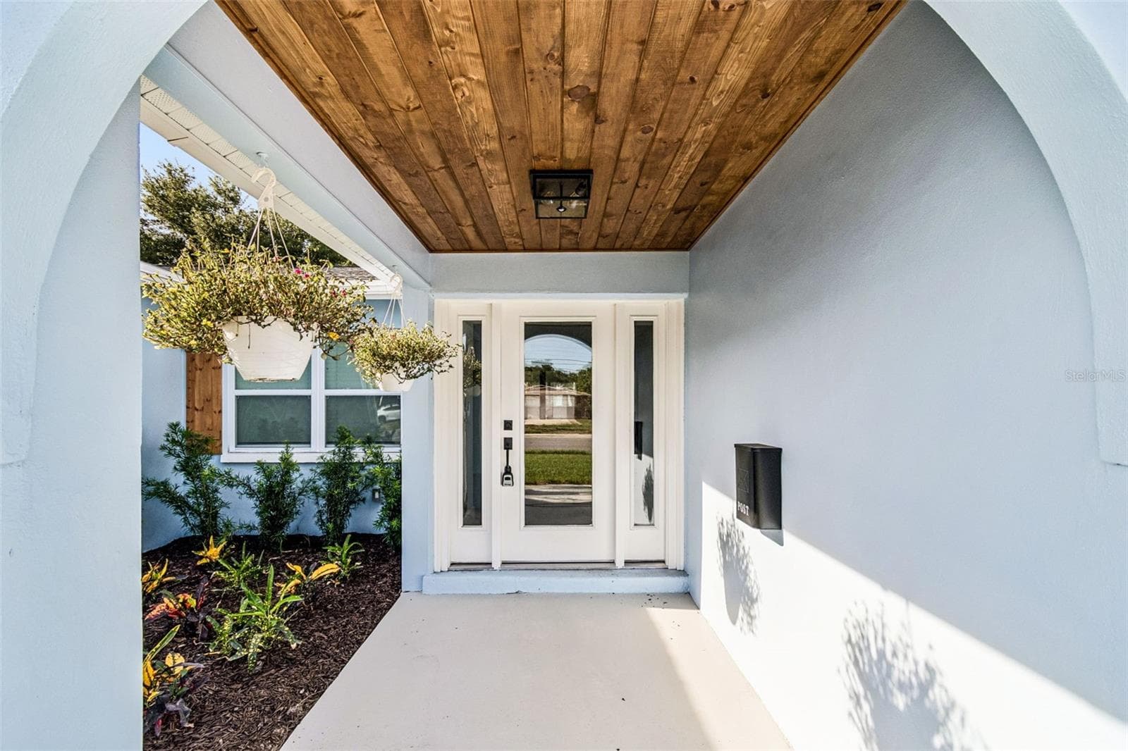 Tongue and groove entry way ceiling. - 1101 54TH AVE S, ST PETERSBURG