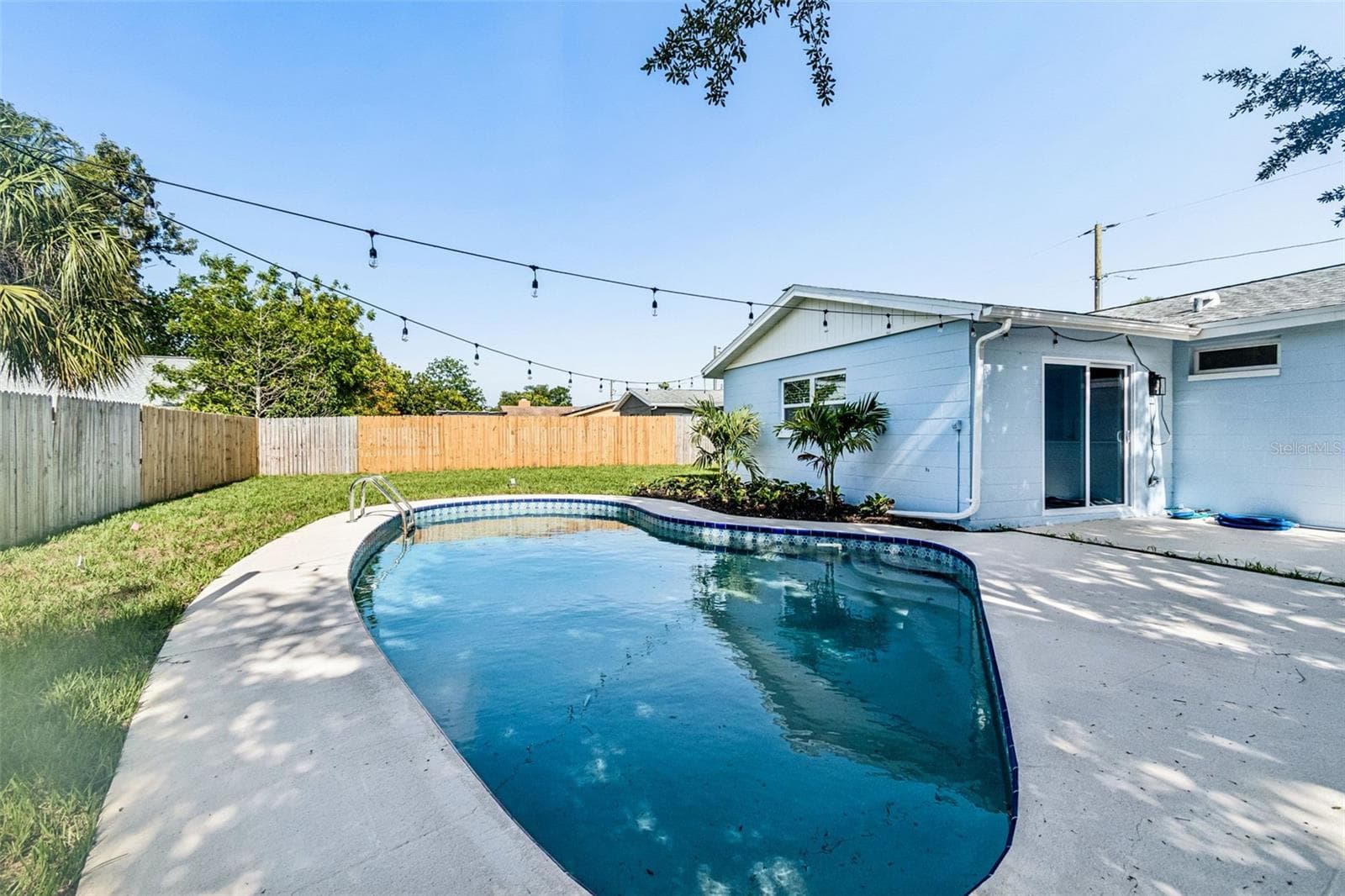 St.Pete outdoor living! - 1101 54TH AVE S, ST PETERSBURG