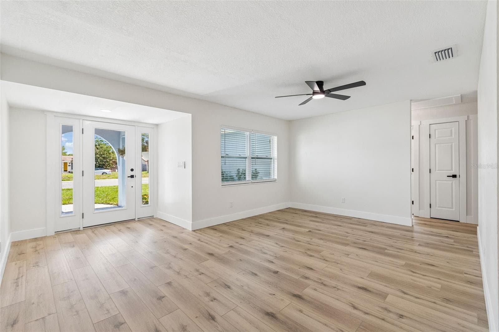 Single Family Residence at 1101 54TH AVE S, ST PETERSBURG, photo 13 of 89