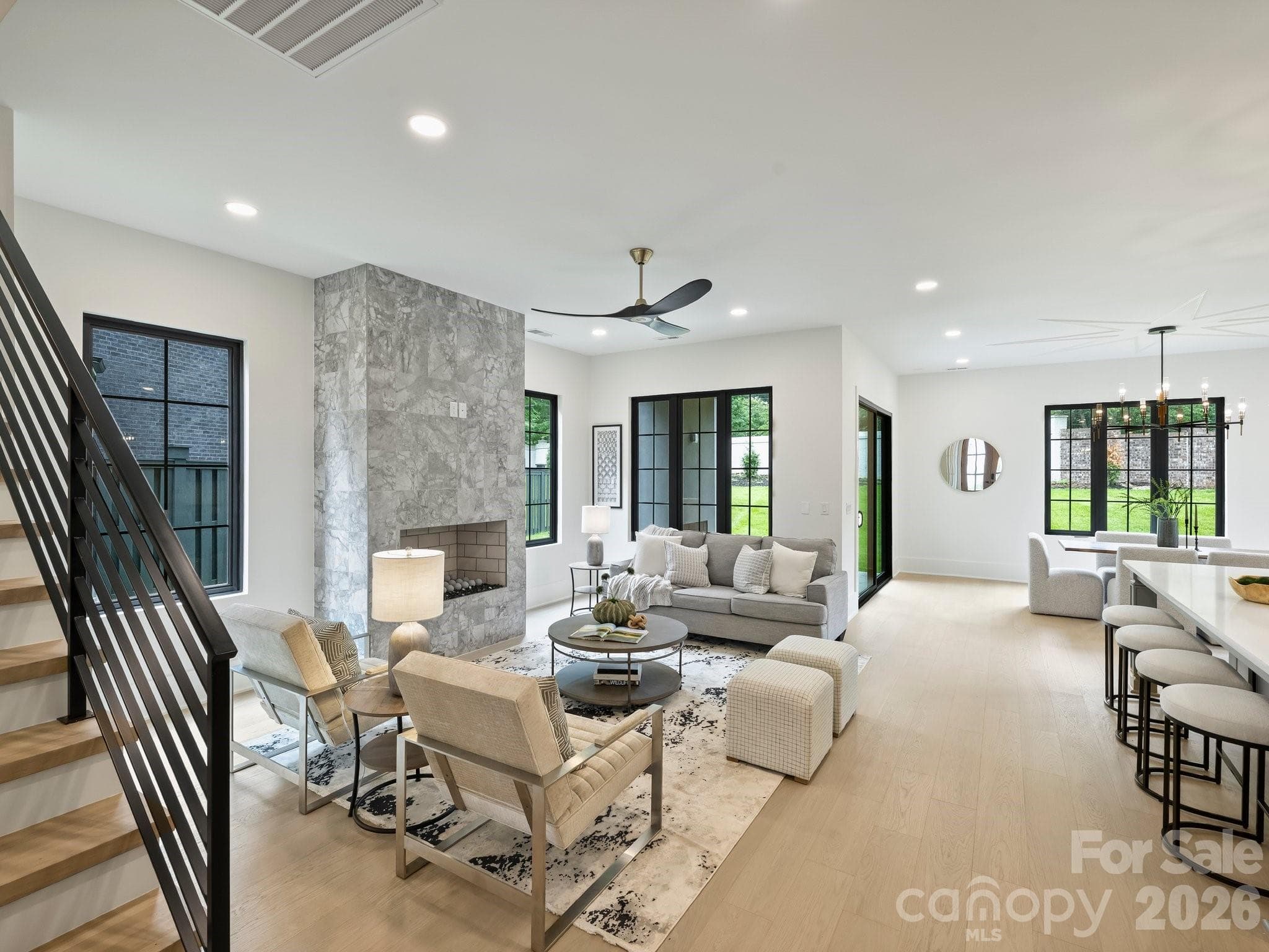 Single Family Residence at 923 Laurel Creek Lane, Charlotte, photo 5 of 42