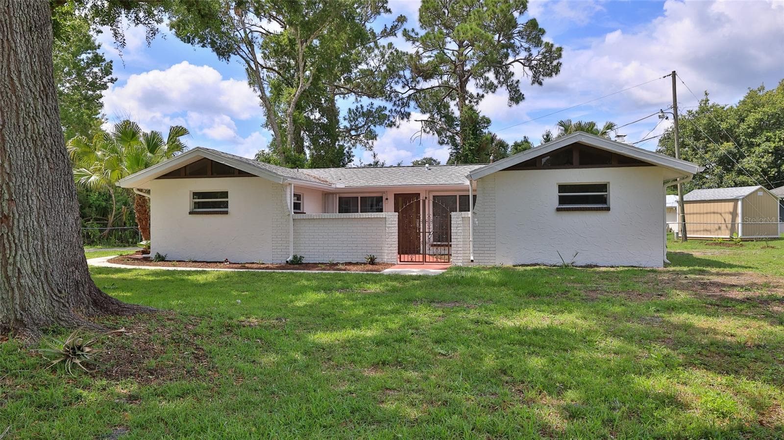 2212 WOODLAND DR
