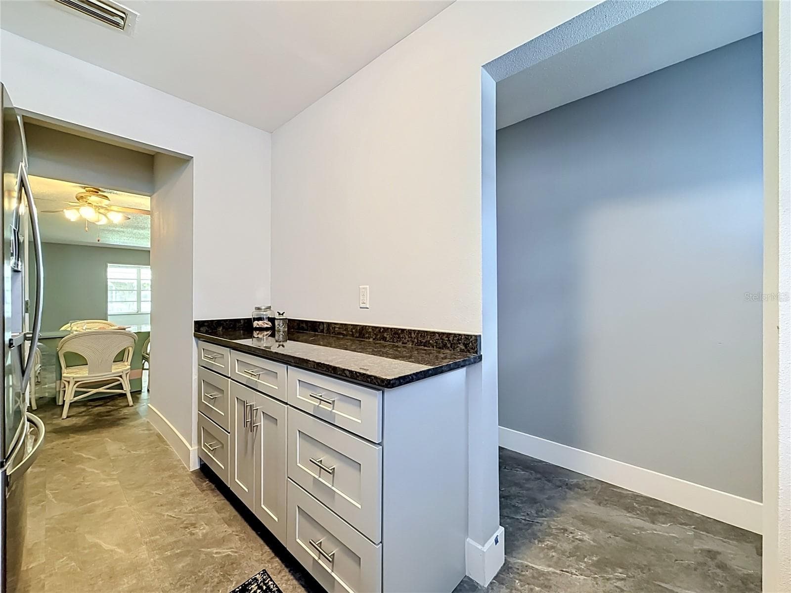 Extra Counter space and storage - 3018 59TH ST S #102, GULFPORT