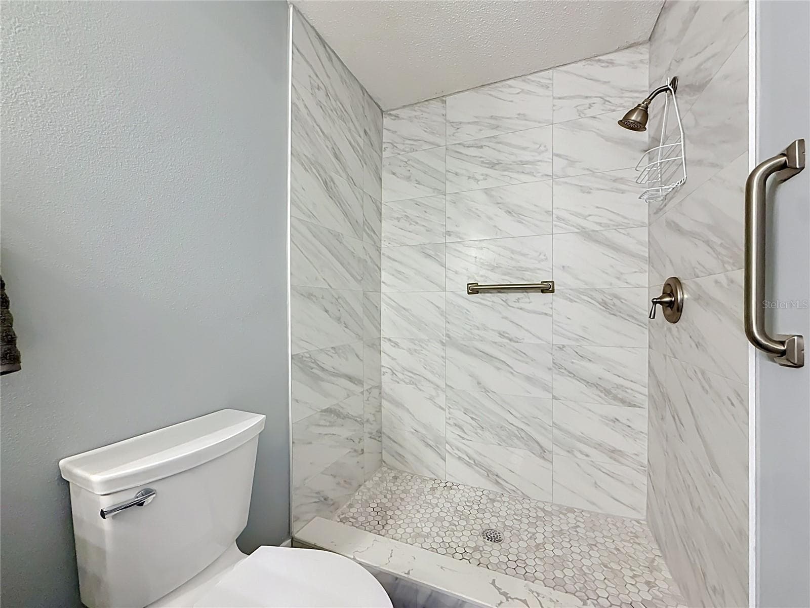 walk-in shower - 3018 59TH ST S #102, GULFPORT