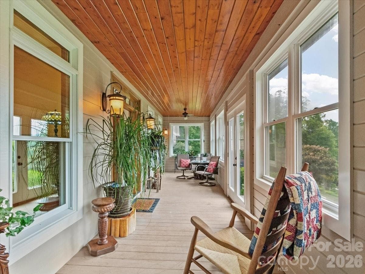3-season porch - 750 Barebridge Drive, Burnsville