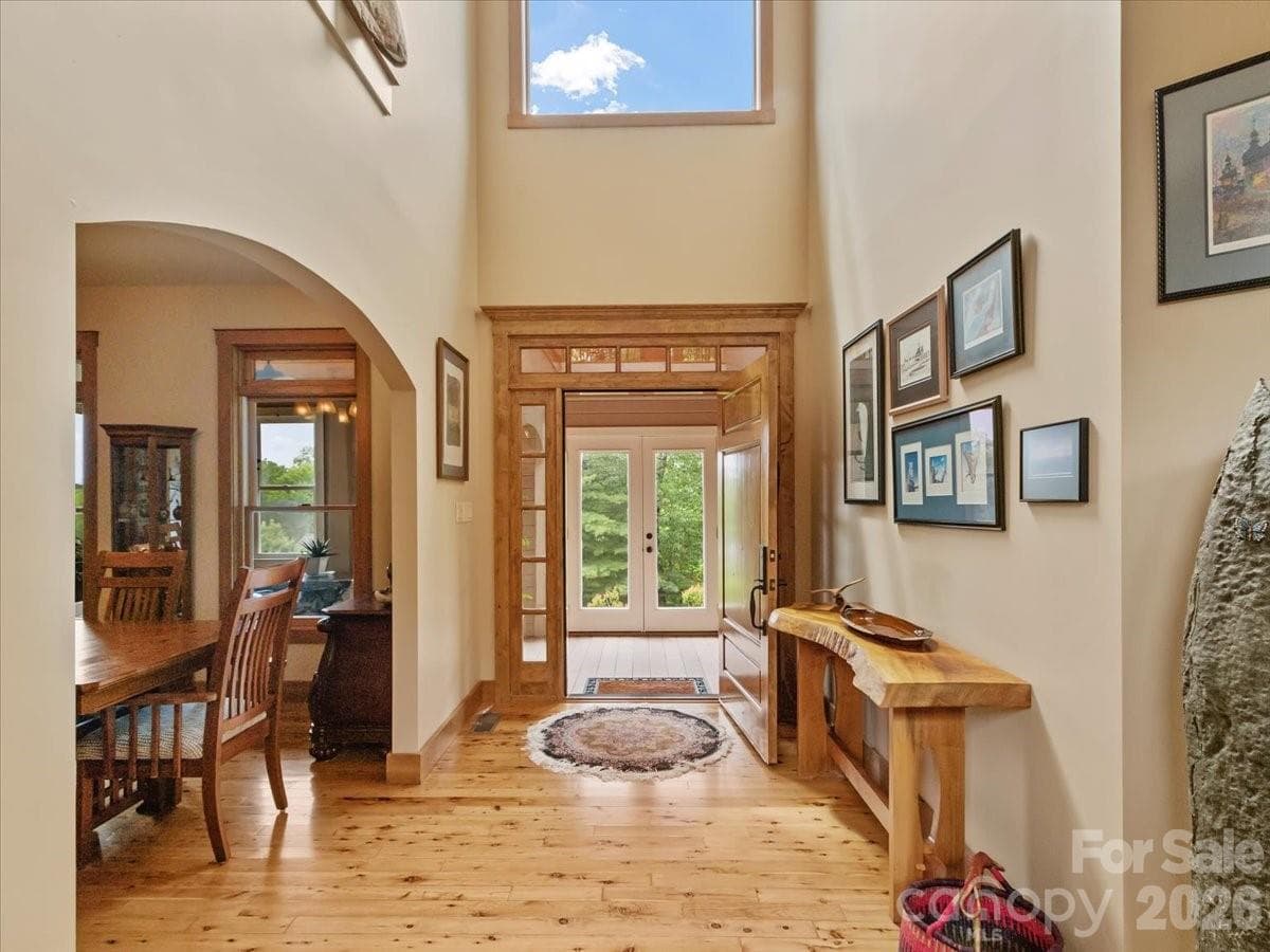 Entrance foyer - 750 Barebridge Drive, Burnsville