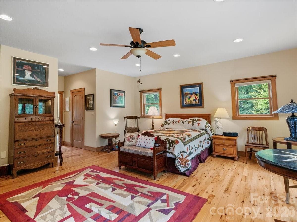 Single Family Residence at 750 Barebridge Drive, Burnsville, photo 18 of 47