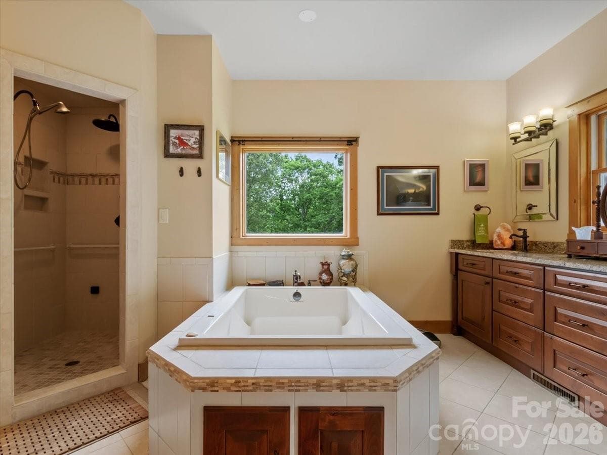 Primary bathroom on main level - 750 Barebridge Drive, Burnsville