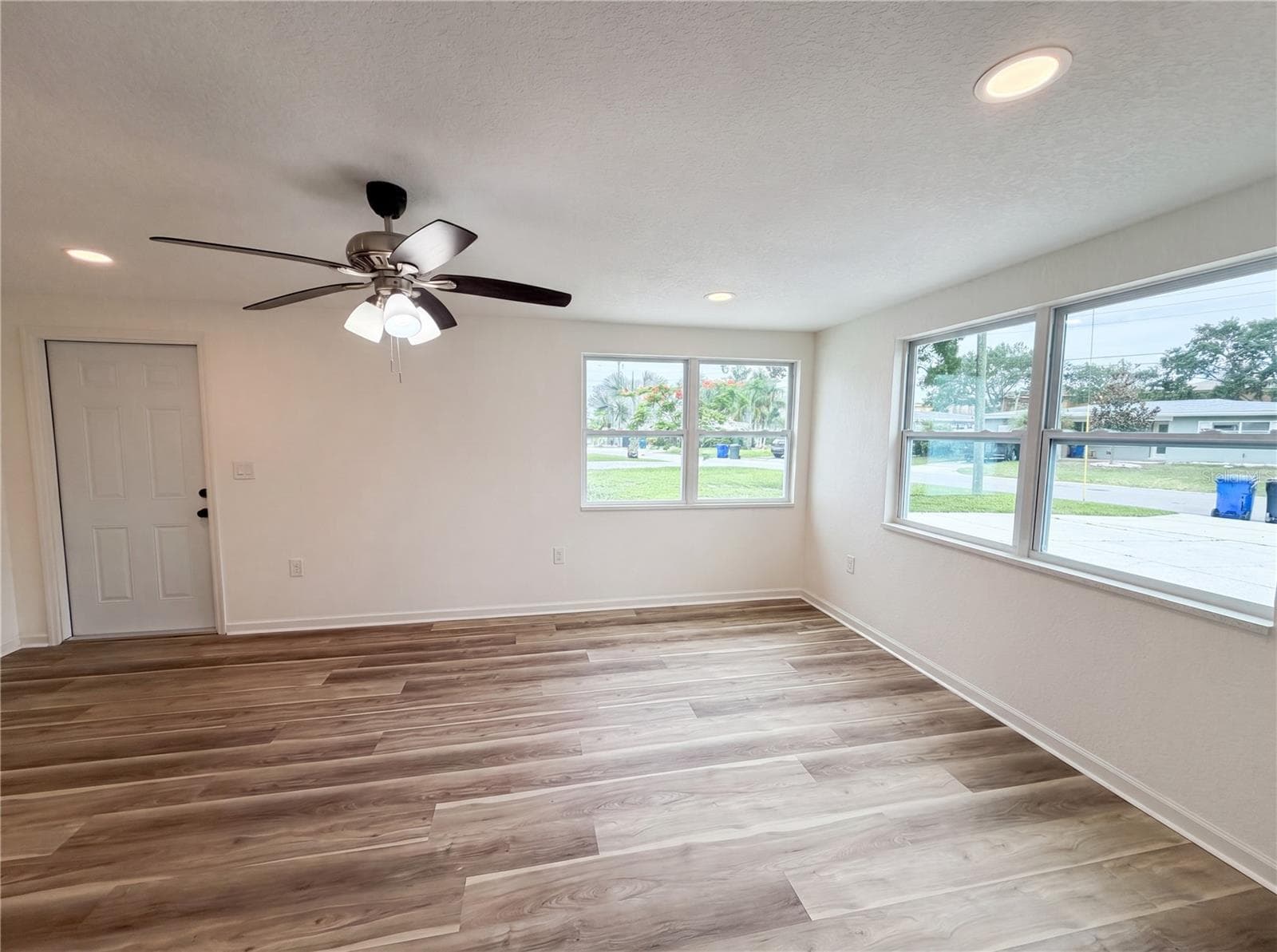 Single Family Residence at 567 BAYWOOD DR N, DUNEDIN, photo 3 of 19
