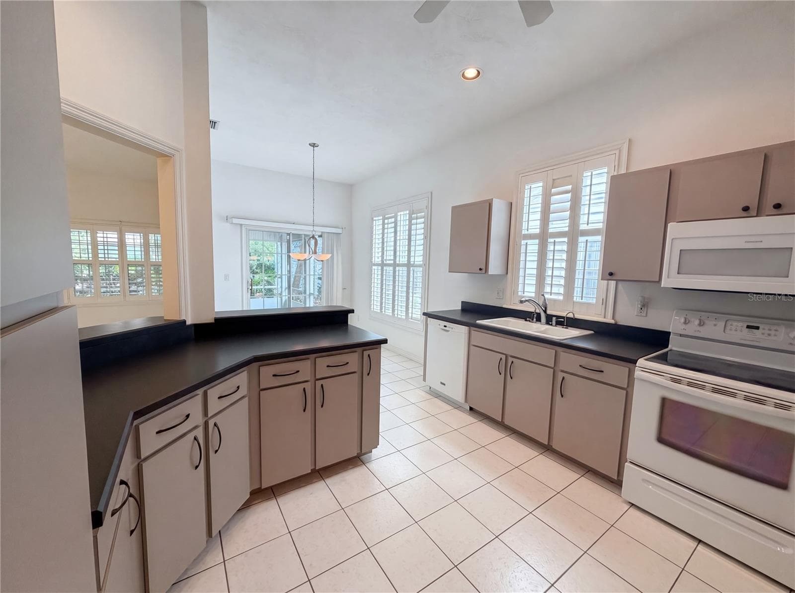 Single Family Residence at 3319 NEWBLISS CIR, ORMOND BEACH, photo 9 of 18