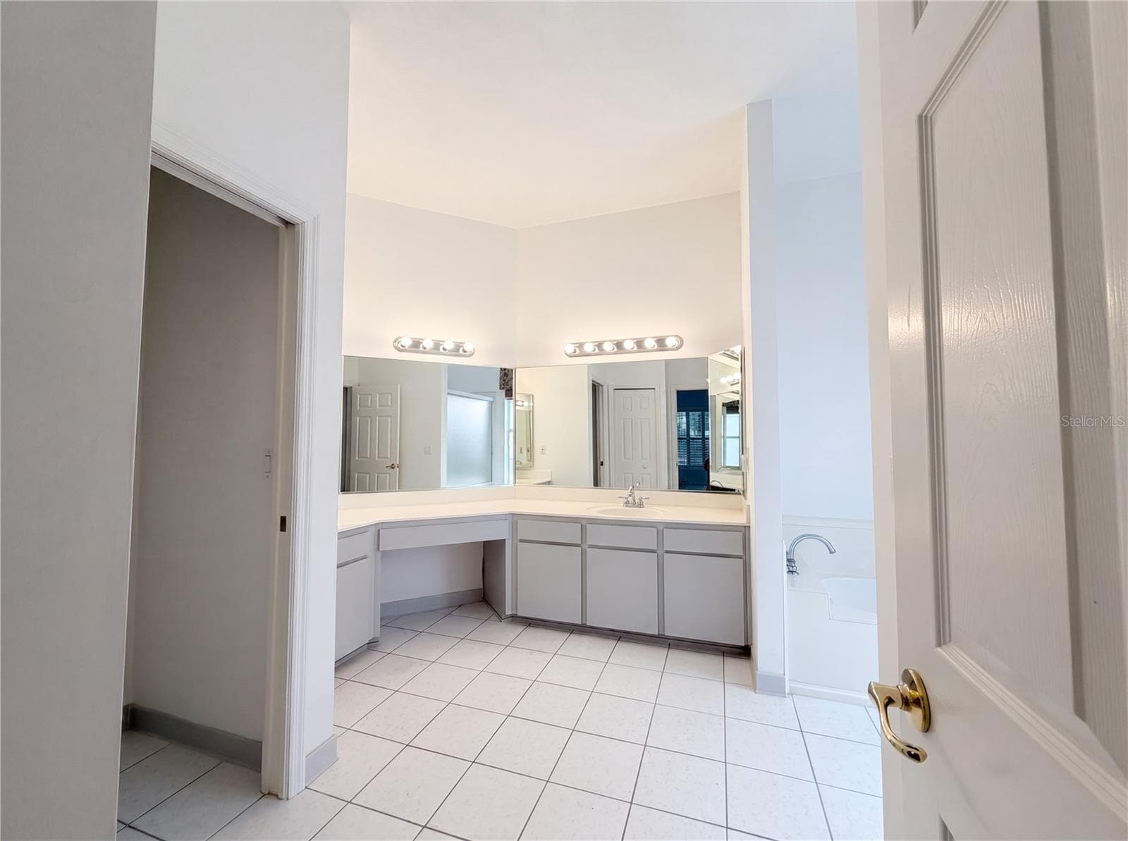 Single Family Residence at 3319 NEWBLISS CIR, ORMOND BEACH, photo 14 of 18