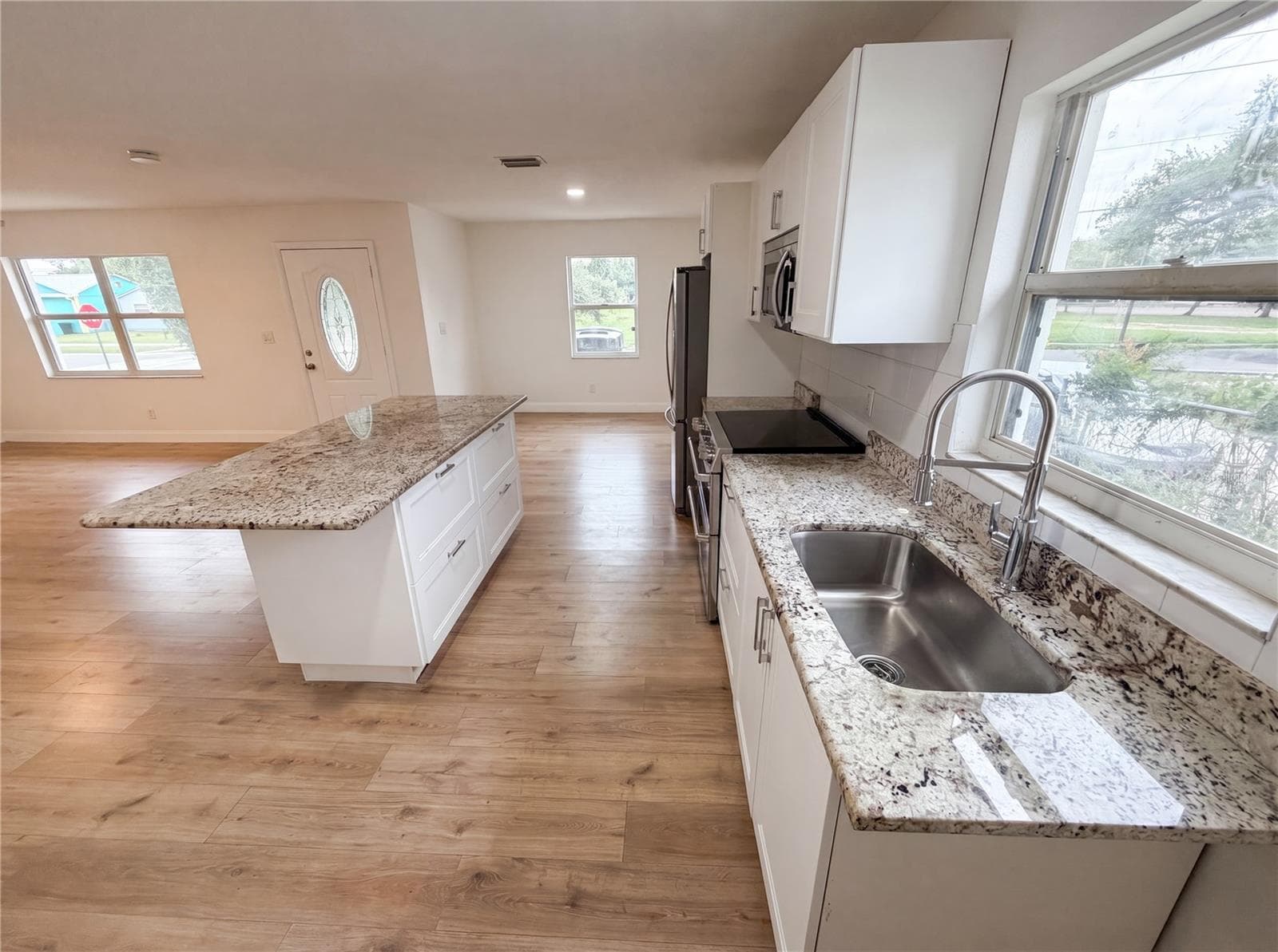 Single Family Residence at 845 40TH AVE S, ST PETERSBURG, photo 6 of 24