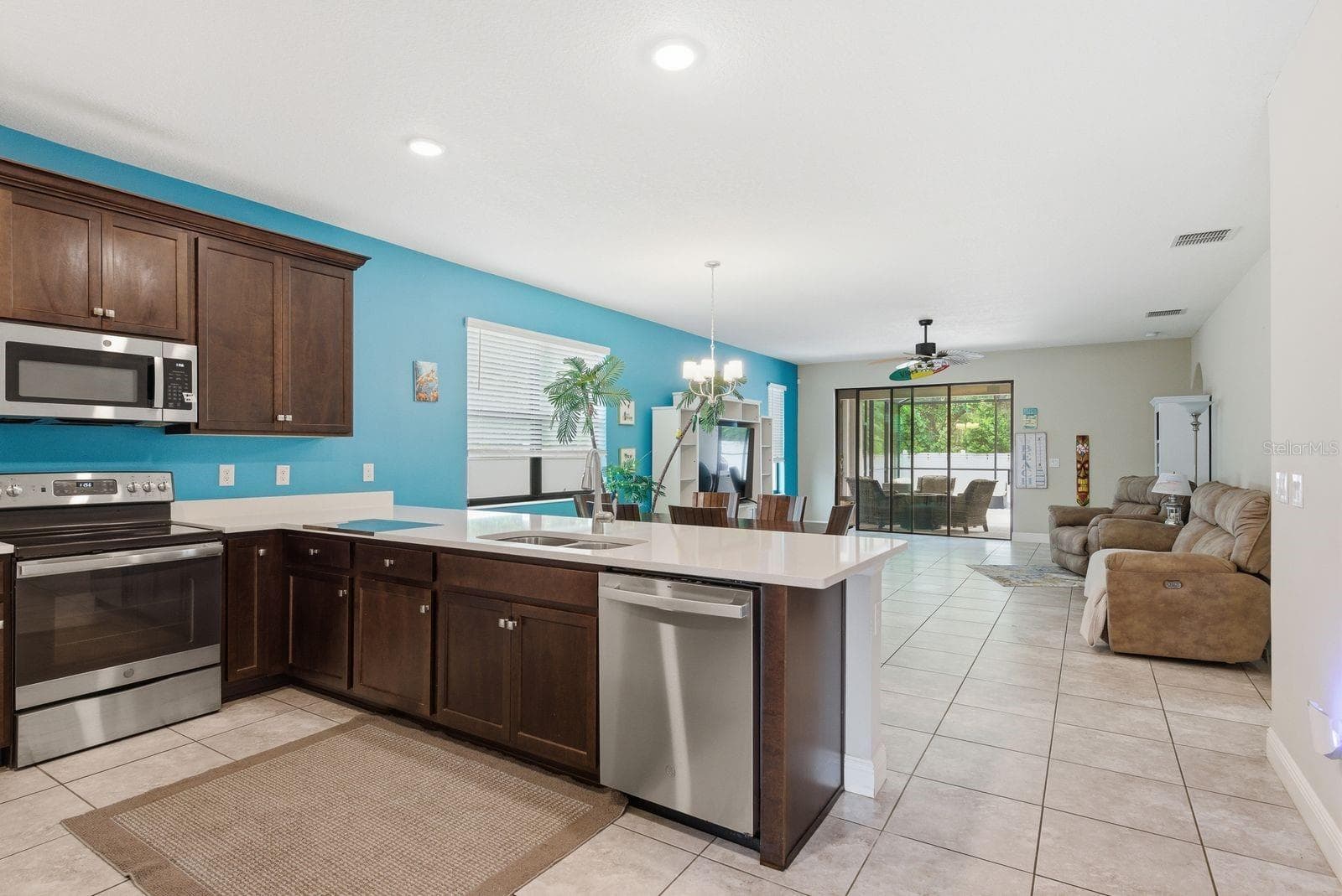 Single Family Residence at 11632 WEAVER HOLLOW RD, NEW PORT RICHEY, photo 4 of 33