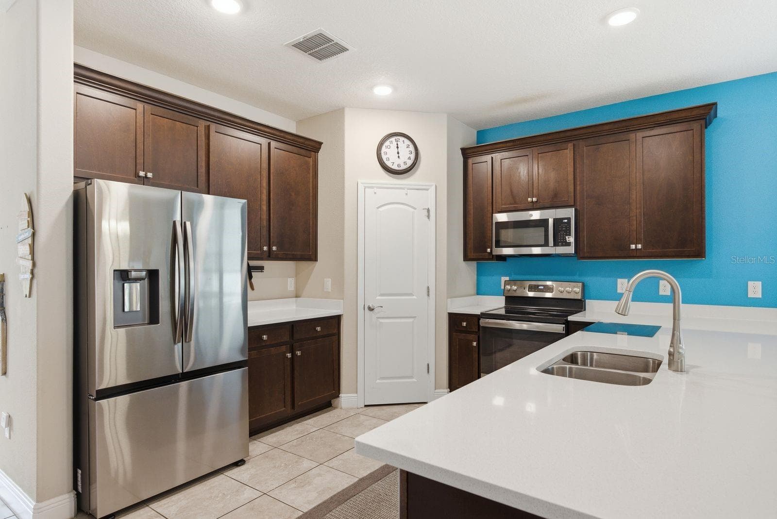 Single Family Residence at 11632 WEAVER HOLLOW RD, NEW PORT RICHEY, photo 9 of 33