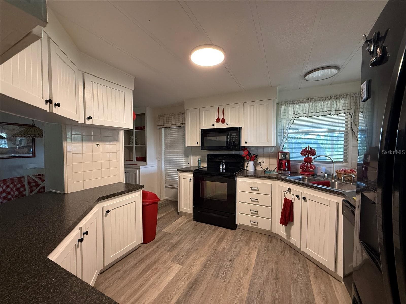 Manufactured Home at 24 N BOBWHITE RD, WILDWOOD, photo 2 of 18