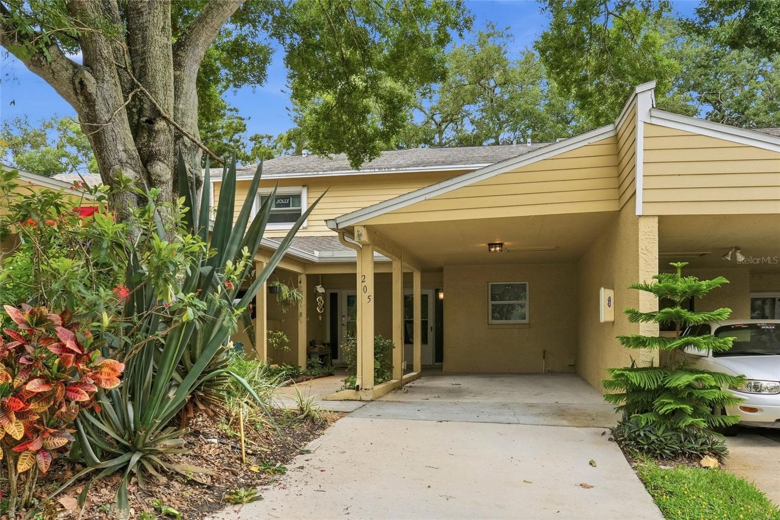 205 SOMERSET LN