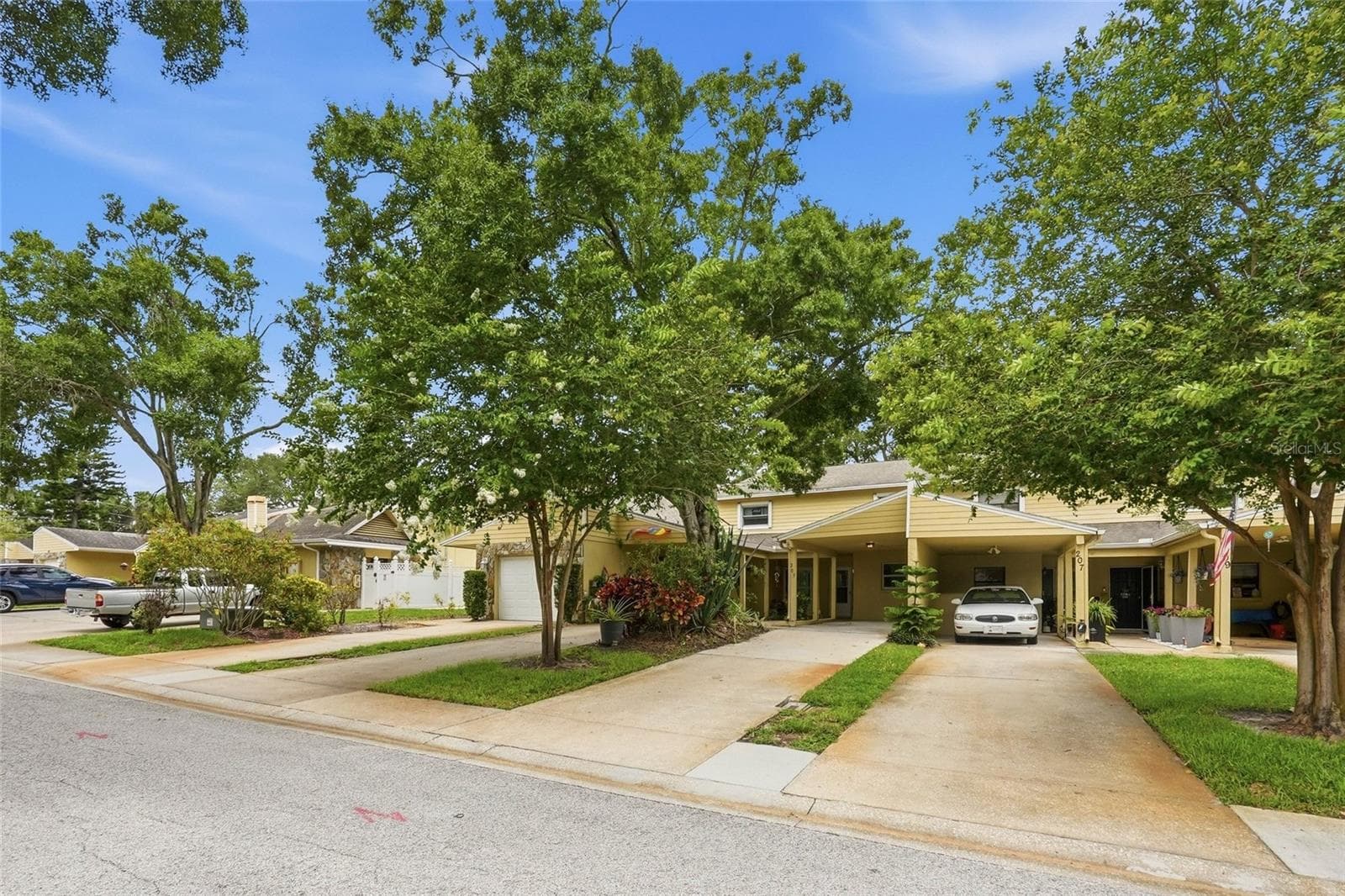 Townhouse at 205 SOMERSET LN, PALM HARBOR, photo 2 of 35