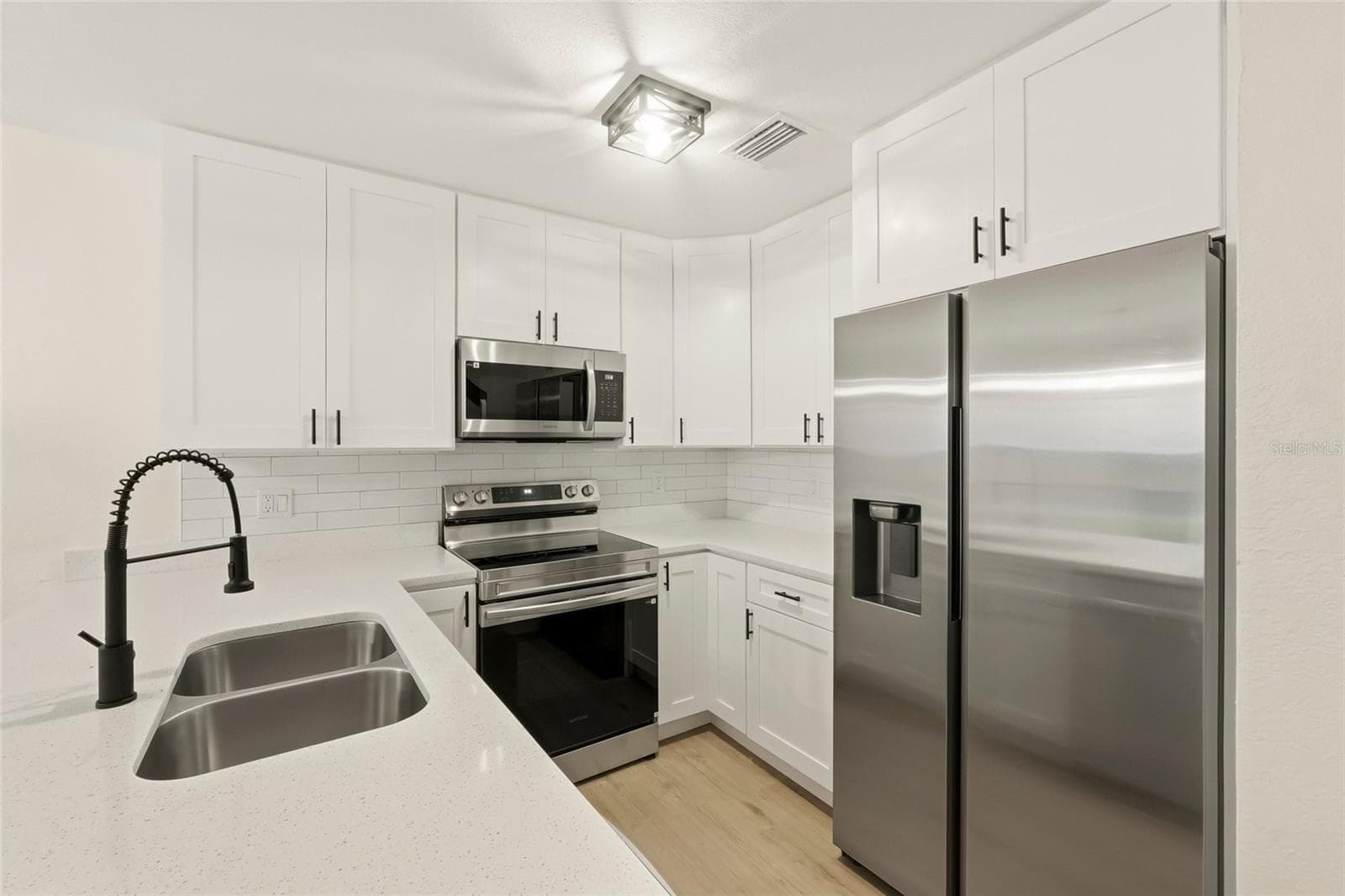 Townhouse at 205 SOMERSET LN, PALM HARBOR, photo 3 of 35