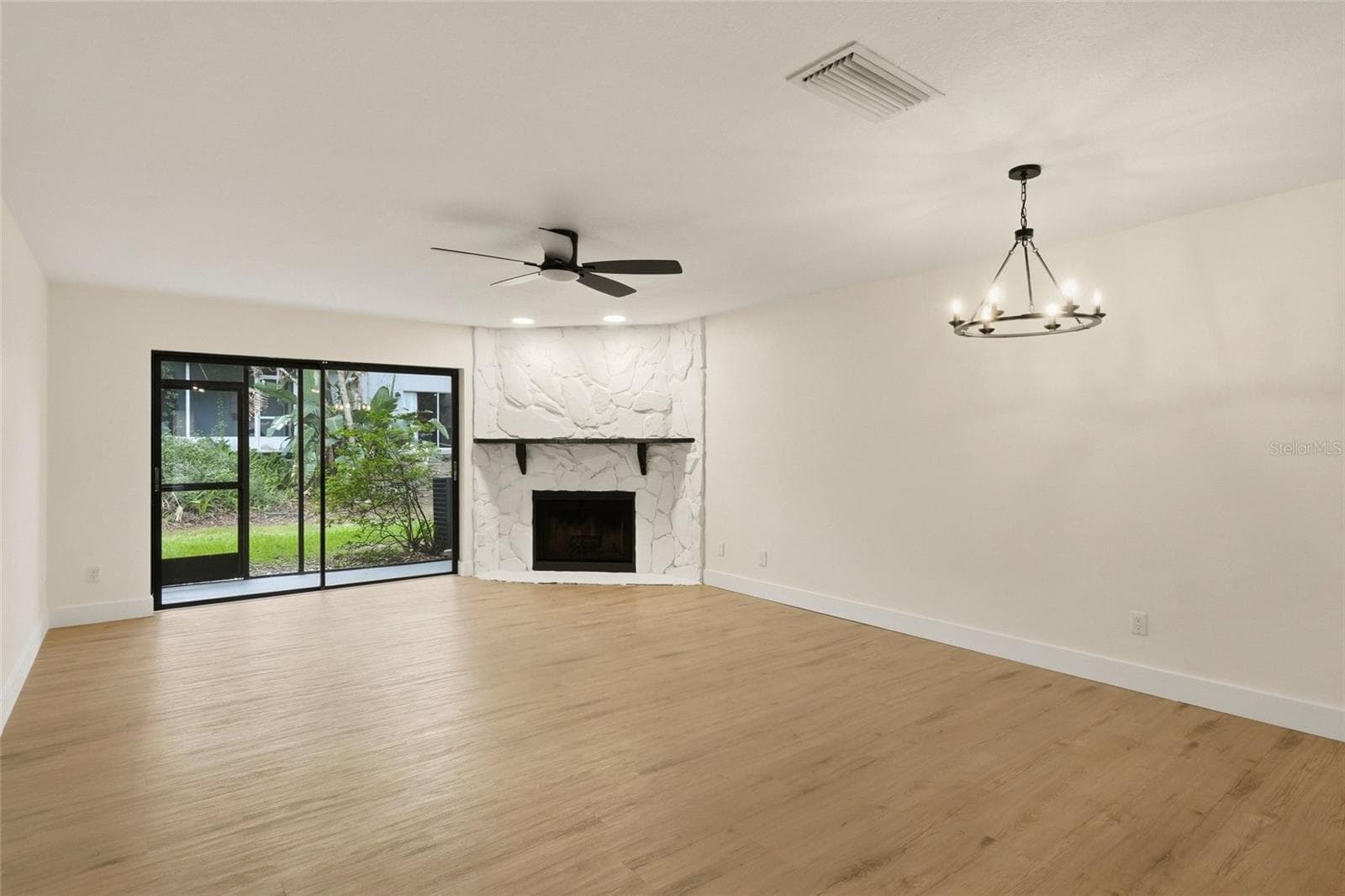 Townhouse at 205 SOMERSET LN, PALM HARBOR, photo 13 of 35
