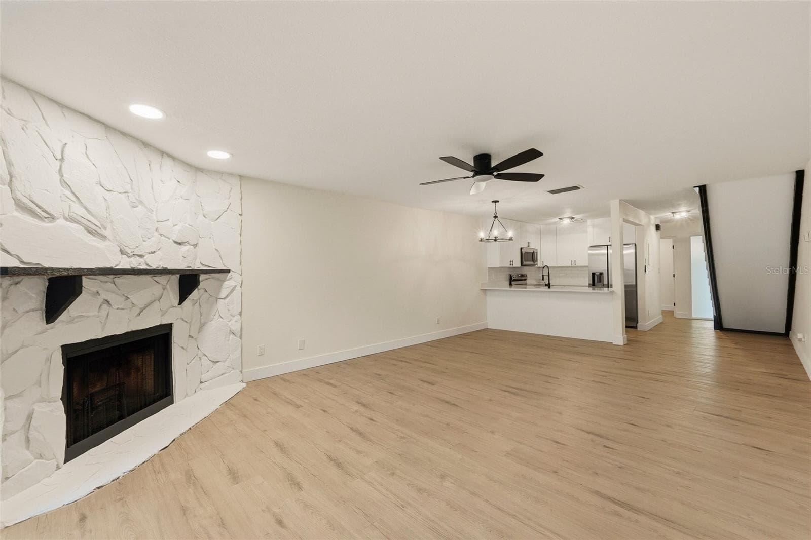 Townhouse at 205 SOMERSET LN, PALM HARBOR, photo 15 of 35