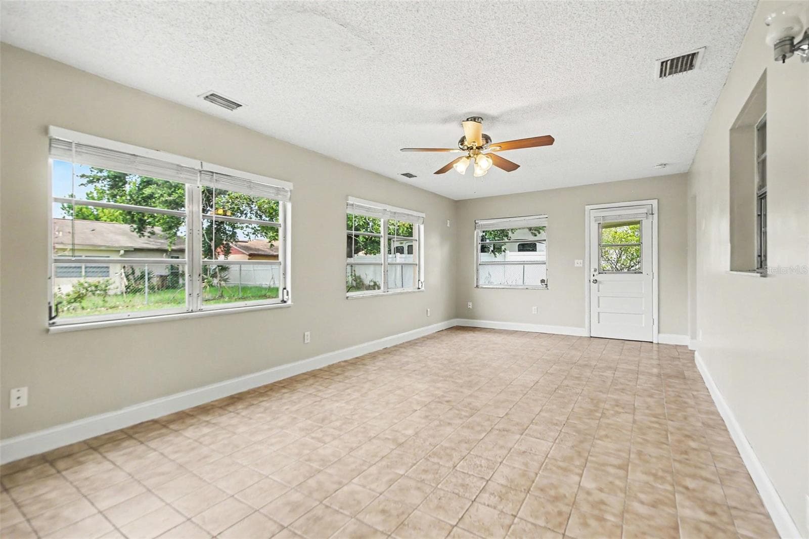 Single Family Residence at 140 GUAYMAS DR, KISSIMMEE, photo 4 of 19