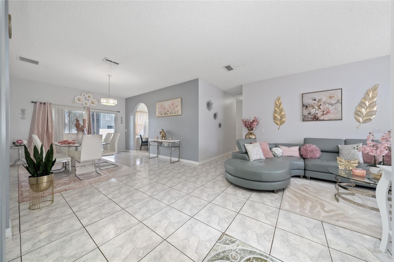 Single Family Residence at 661 ELBRIDGE DR, KISSIMMEE, photo 6 of 41