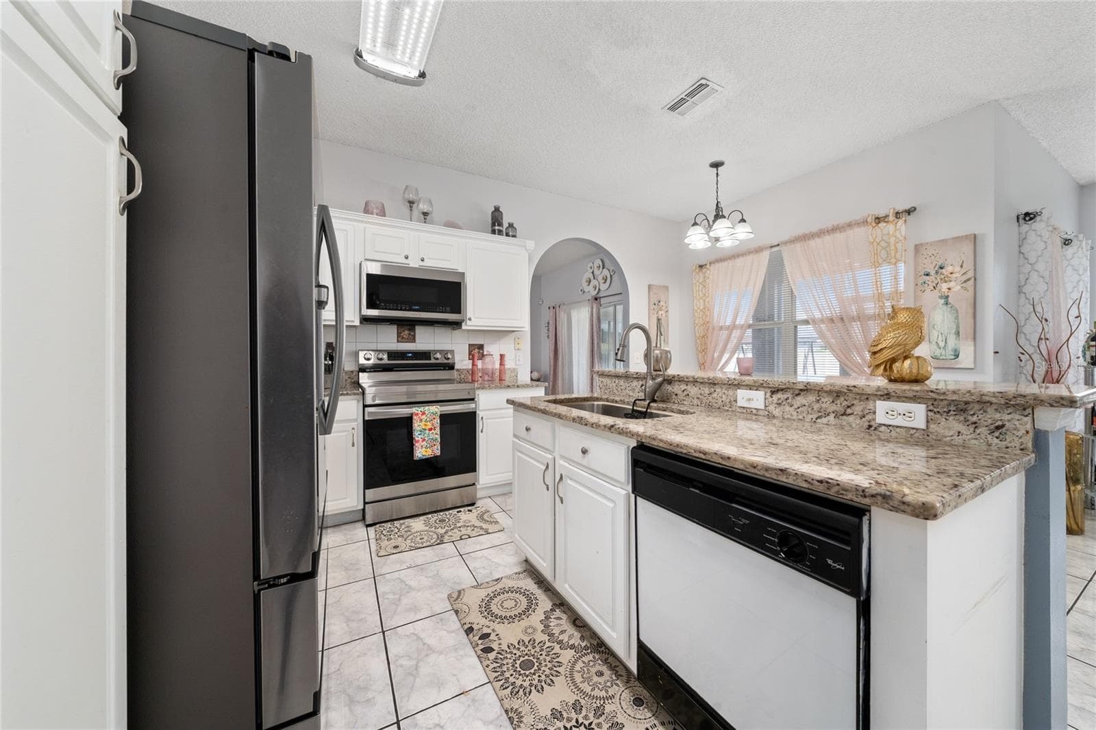 Single Family Residence at 661 ELBRIDGE DR, KISSIMMEE, photo 9 of 41