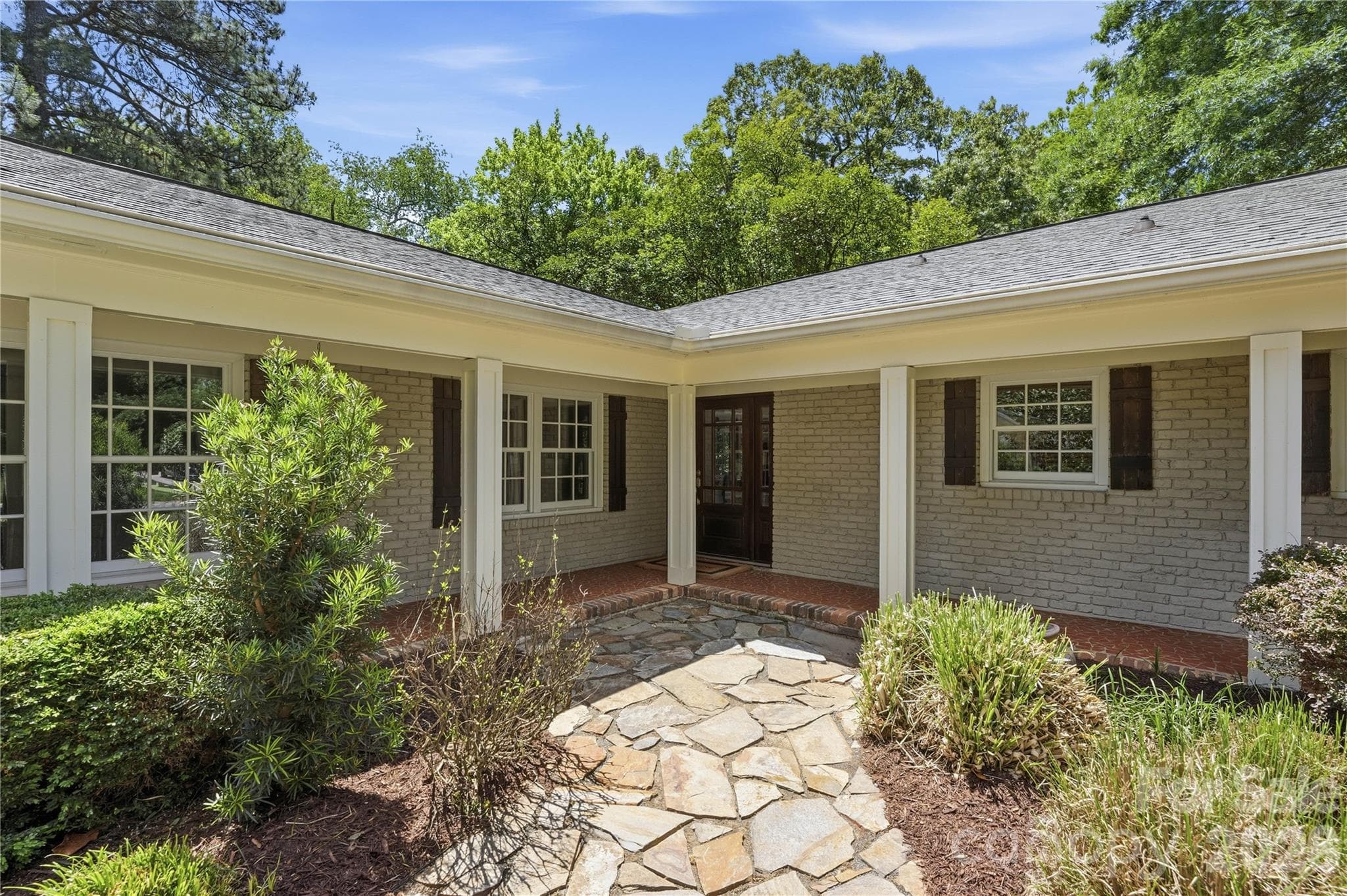 Single Family Residence at 6014 Glenridge Road, Charlotte, photo 3 of 42