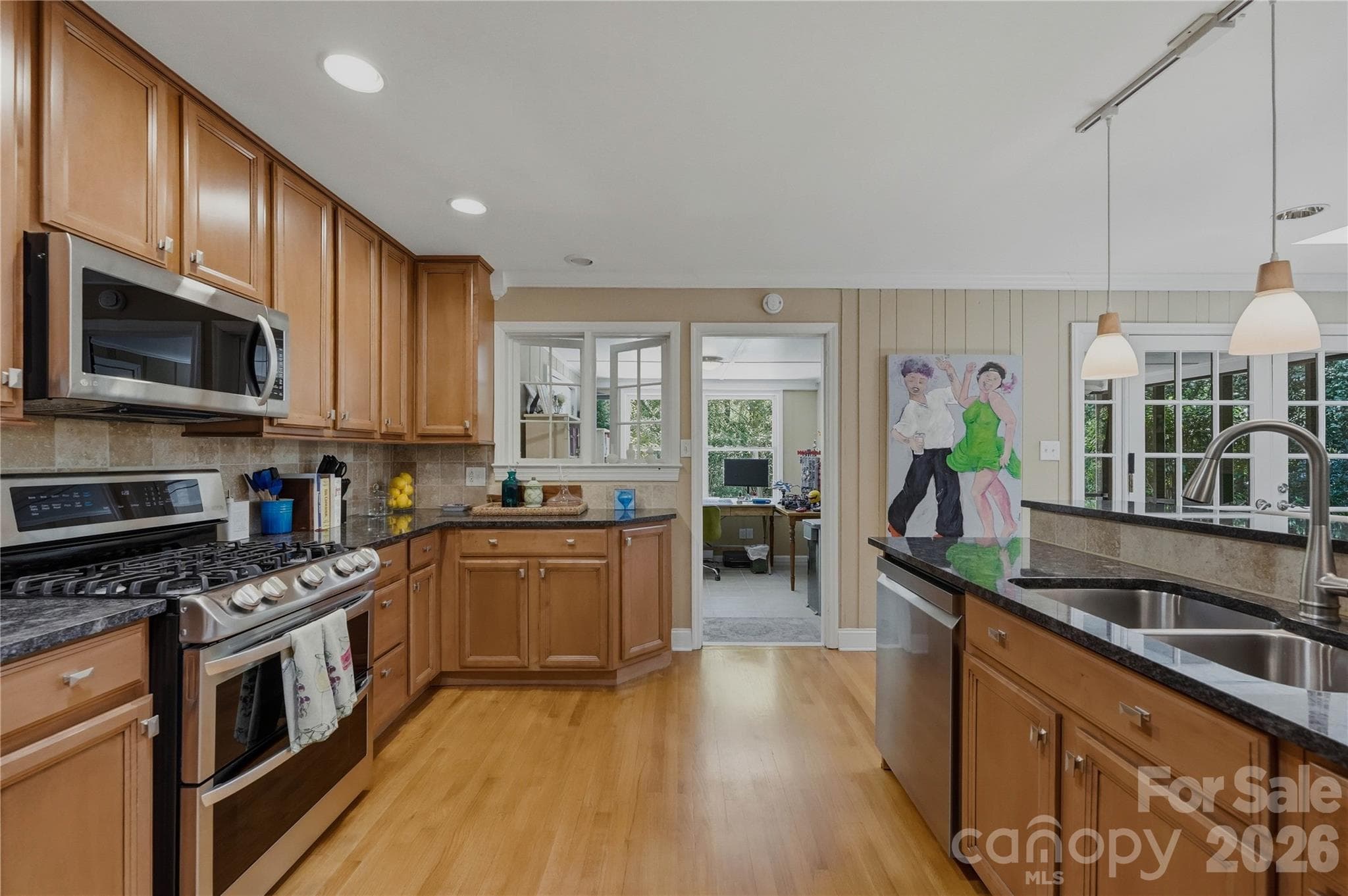 Single Family Residence at 6014 Glenridge Road, Charlotte, photo 9 of 42