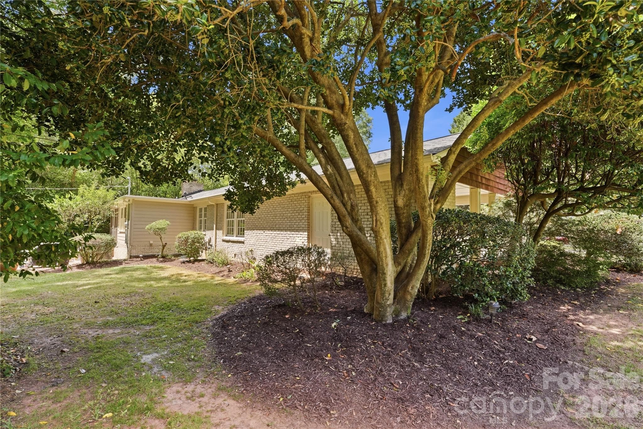 Single Family Residence at 6014 Glenridge Road, Charlotte, photo 39 of 42