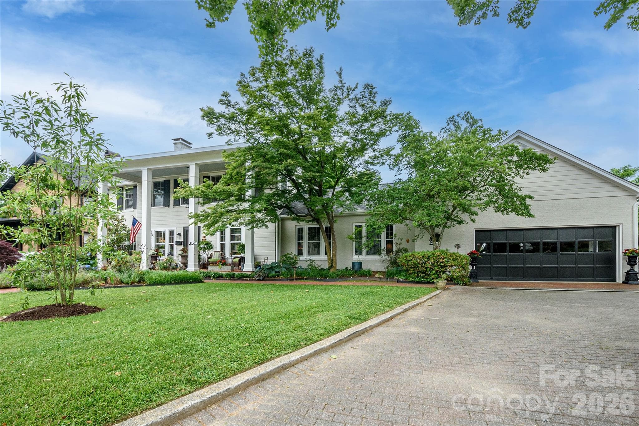 Single Family Residence at Hendersonville, photo 4 of 51