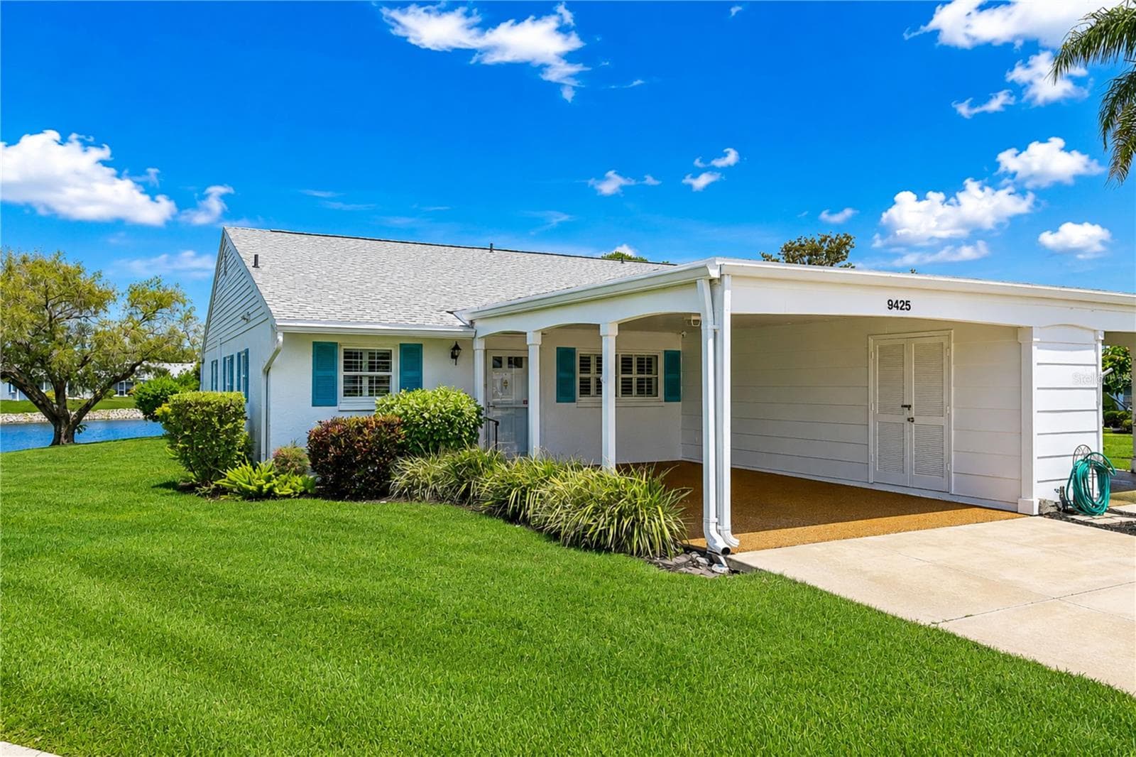 Lake front villa on cul-de-sac - 9425 ANDOVER CIR, BRADENTON