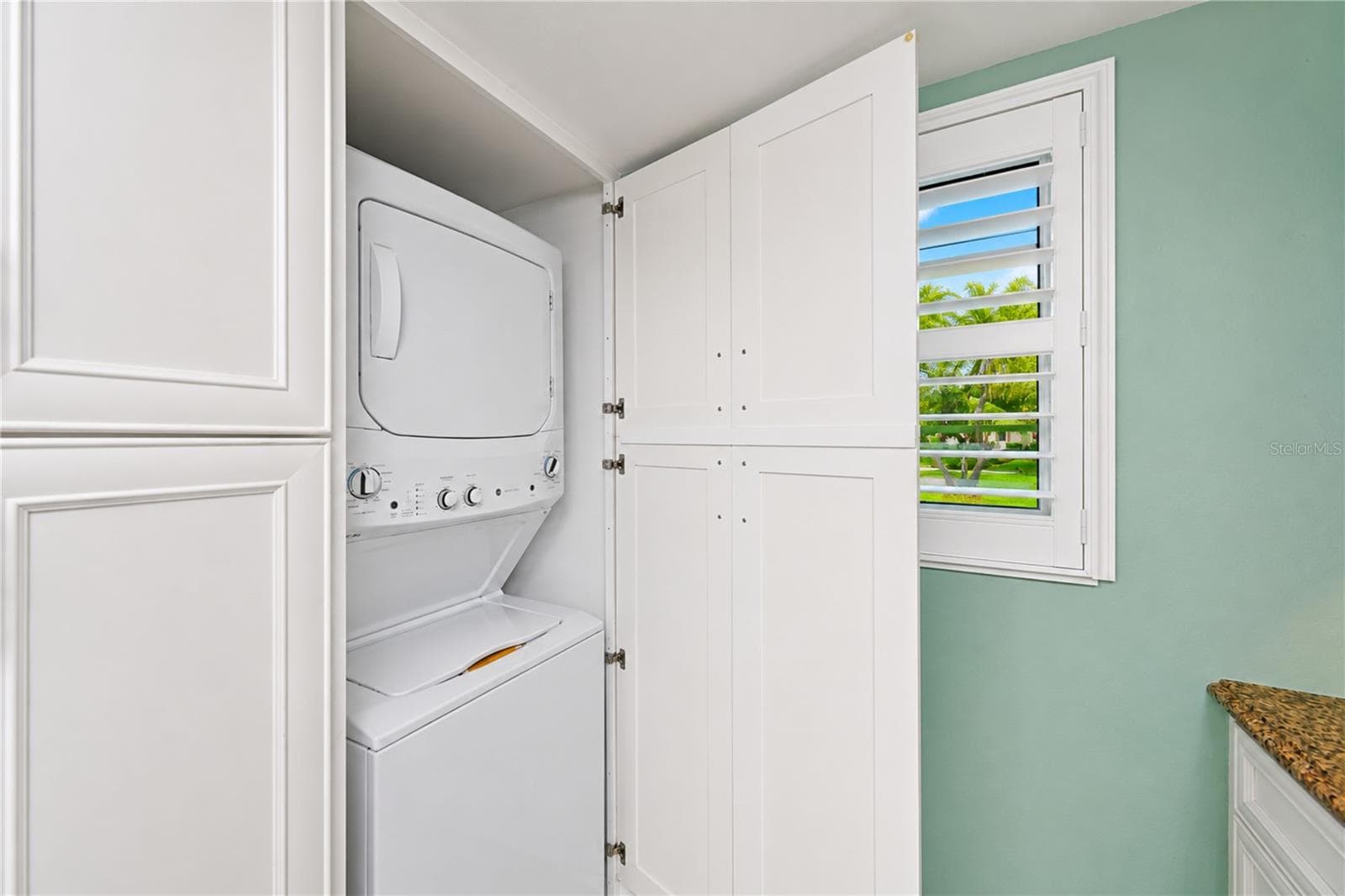 Laundry center - 9425 ANDOVER CIR, BRADENTON