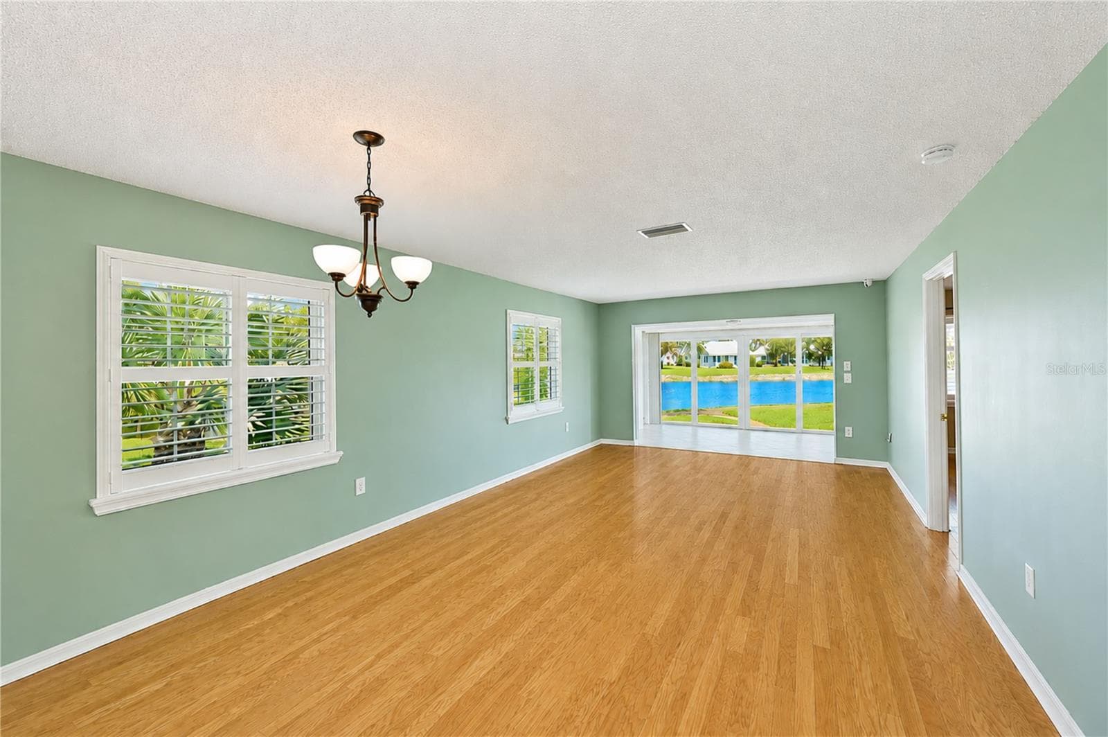 Dining through to lake - 9425 ANDOVER CIR, BRADENTON