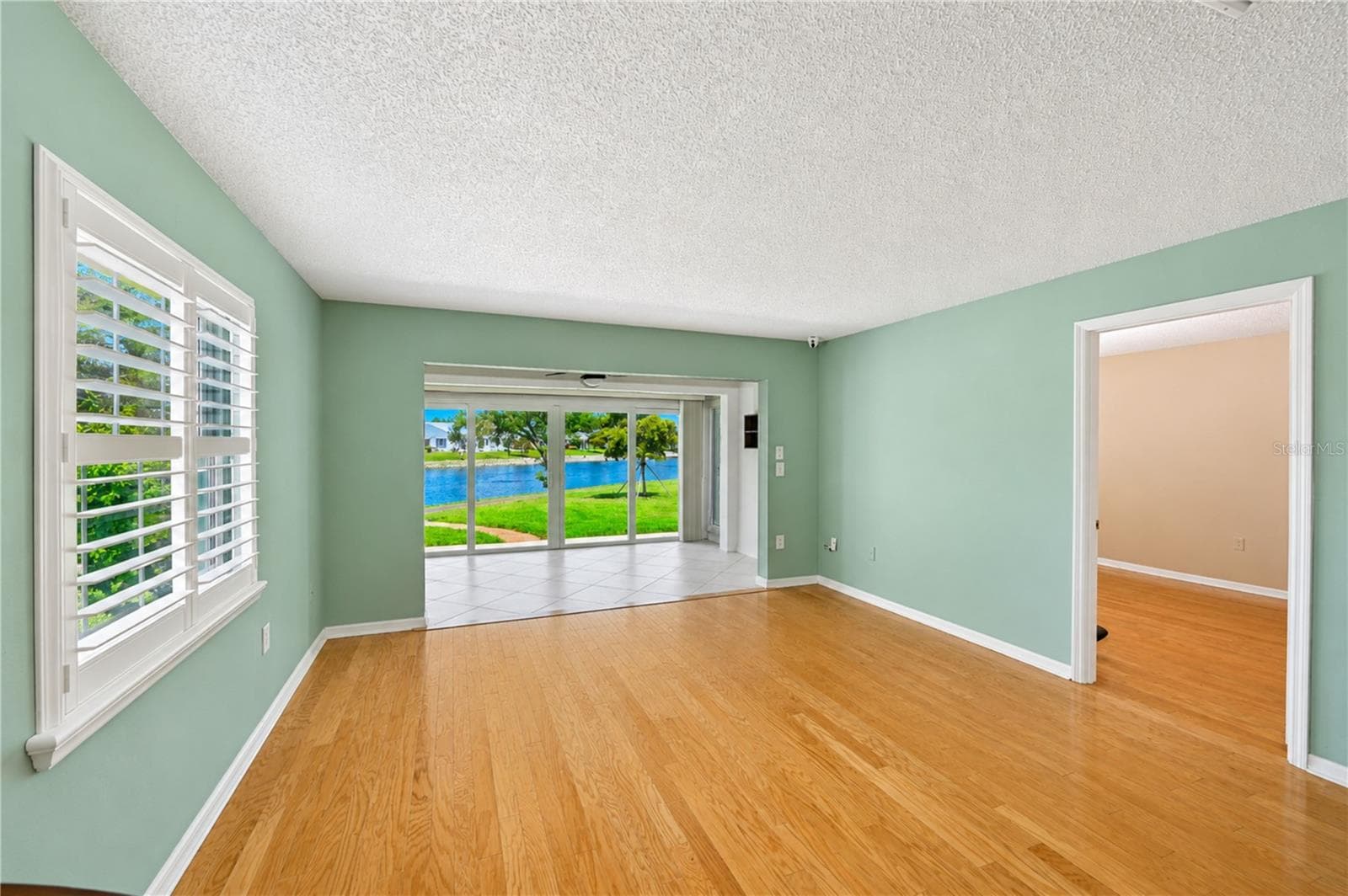 Dining through to lake - 9425 ANDOVER CIR, BRADENTON