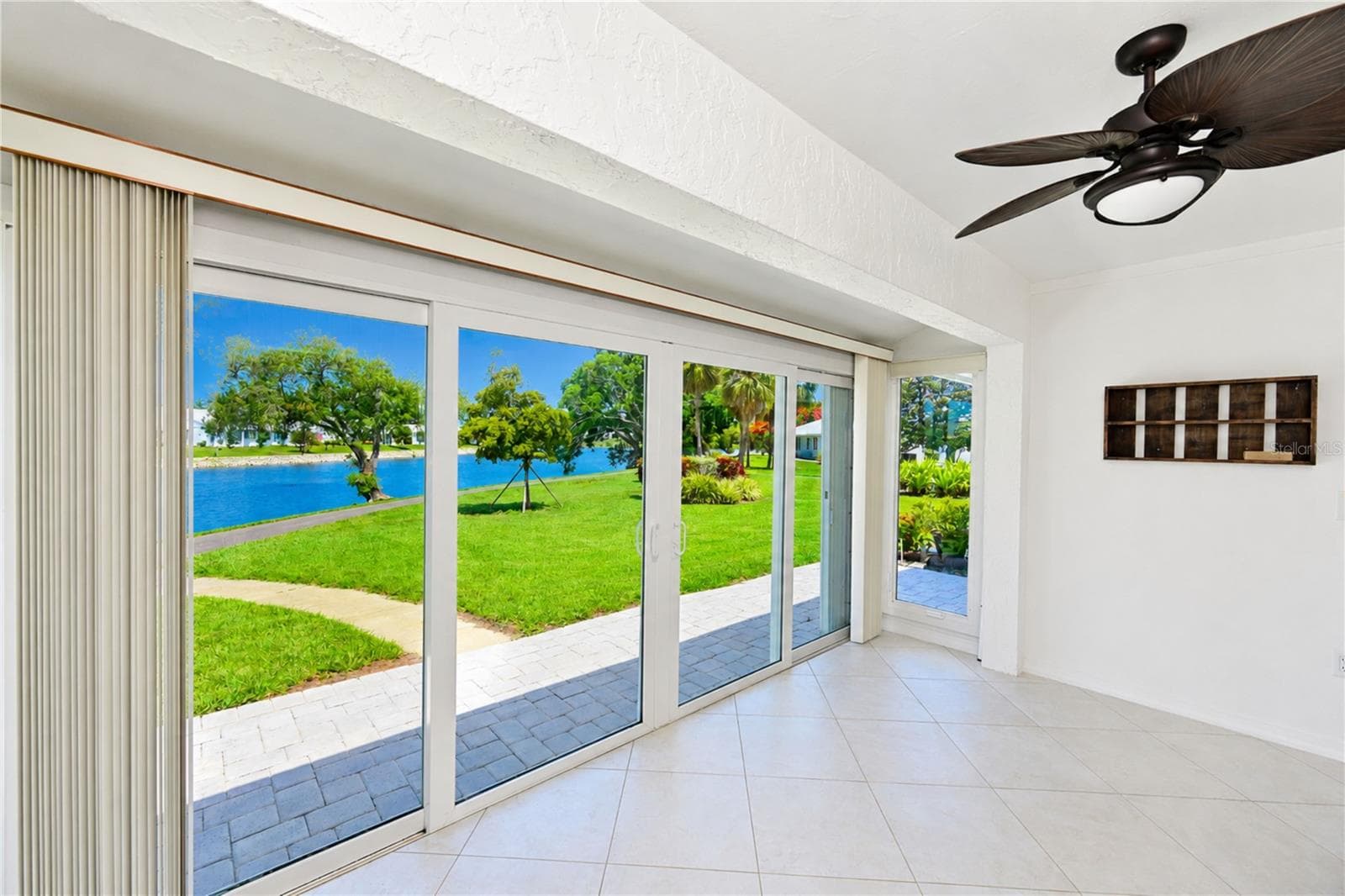 Sunroom through to lake - 9425 ANDOVER CIR, BRADENTON
